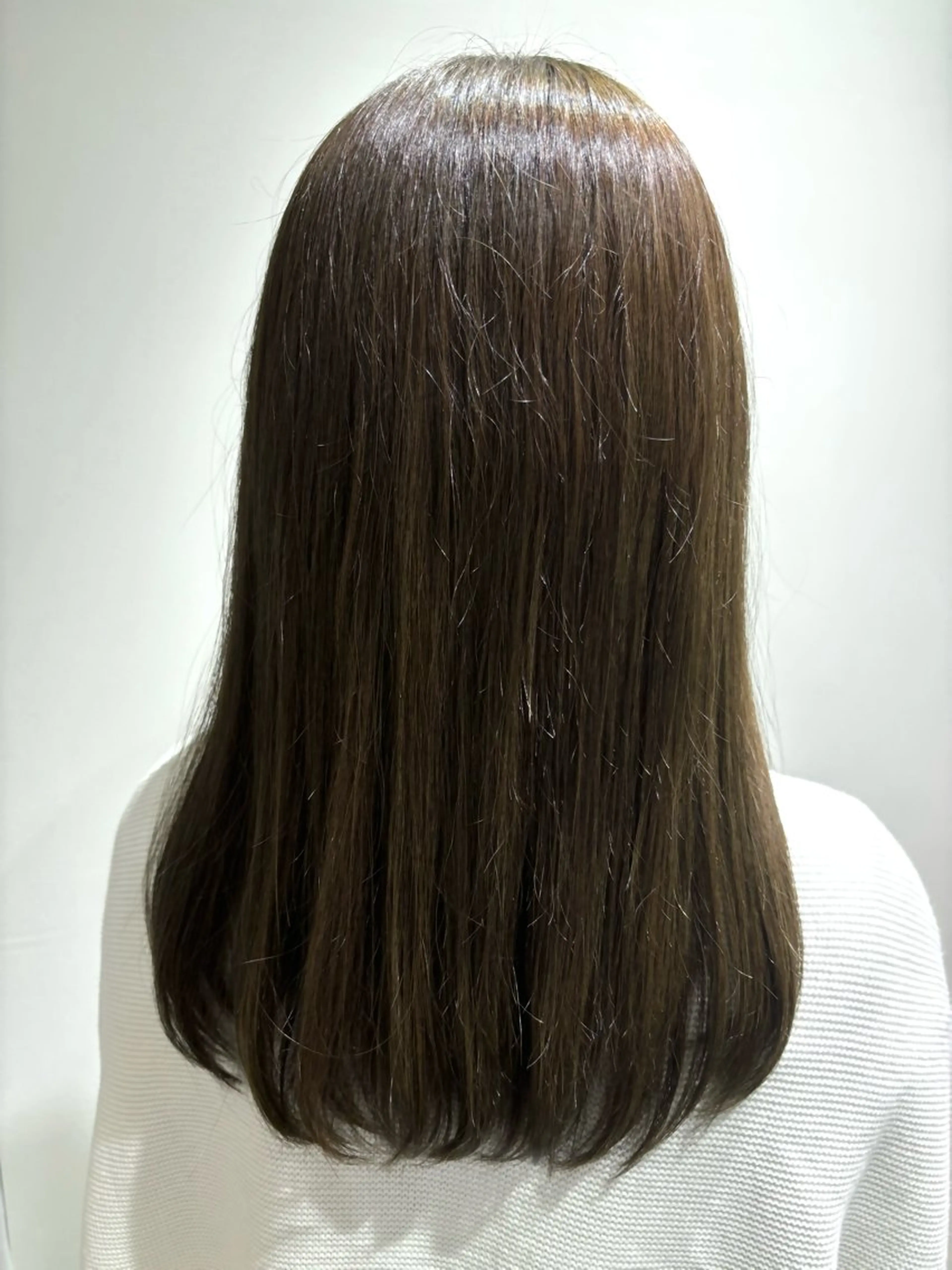 セミロング カラー ベージュカラー オリーブベージュ カット ヘアカラー ducha所属・DUCHA Tomida naoのヘアスタイル