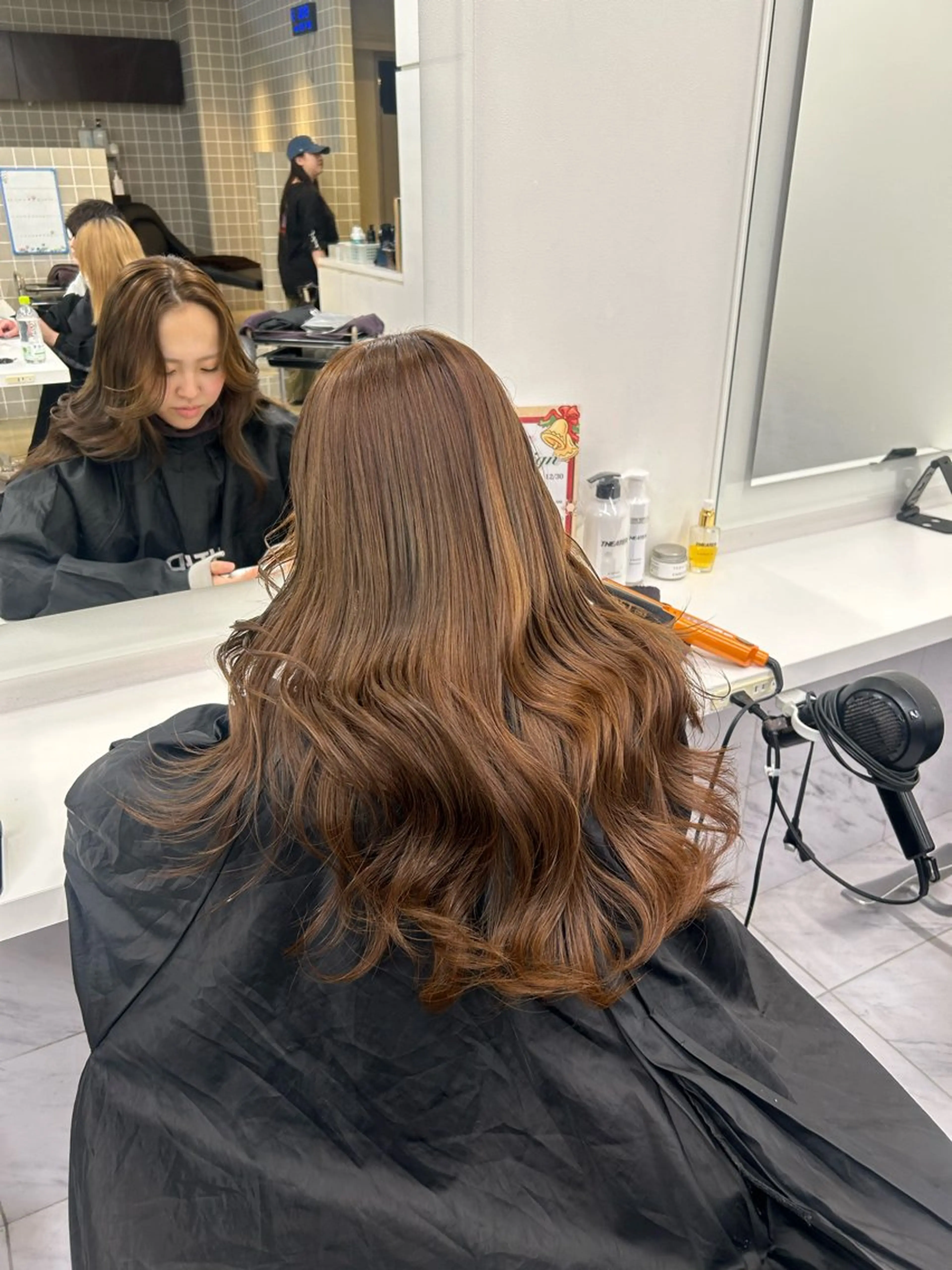 ロング カラー カット ヘアカラー トリートメント ヘッドスパ 韓国ヘア暗髪 ダブルカラーメンズ可のヘアスタイル