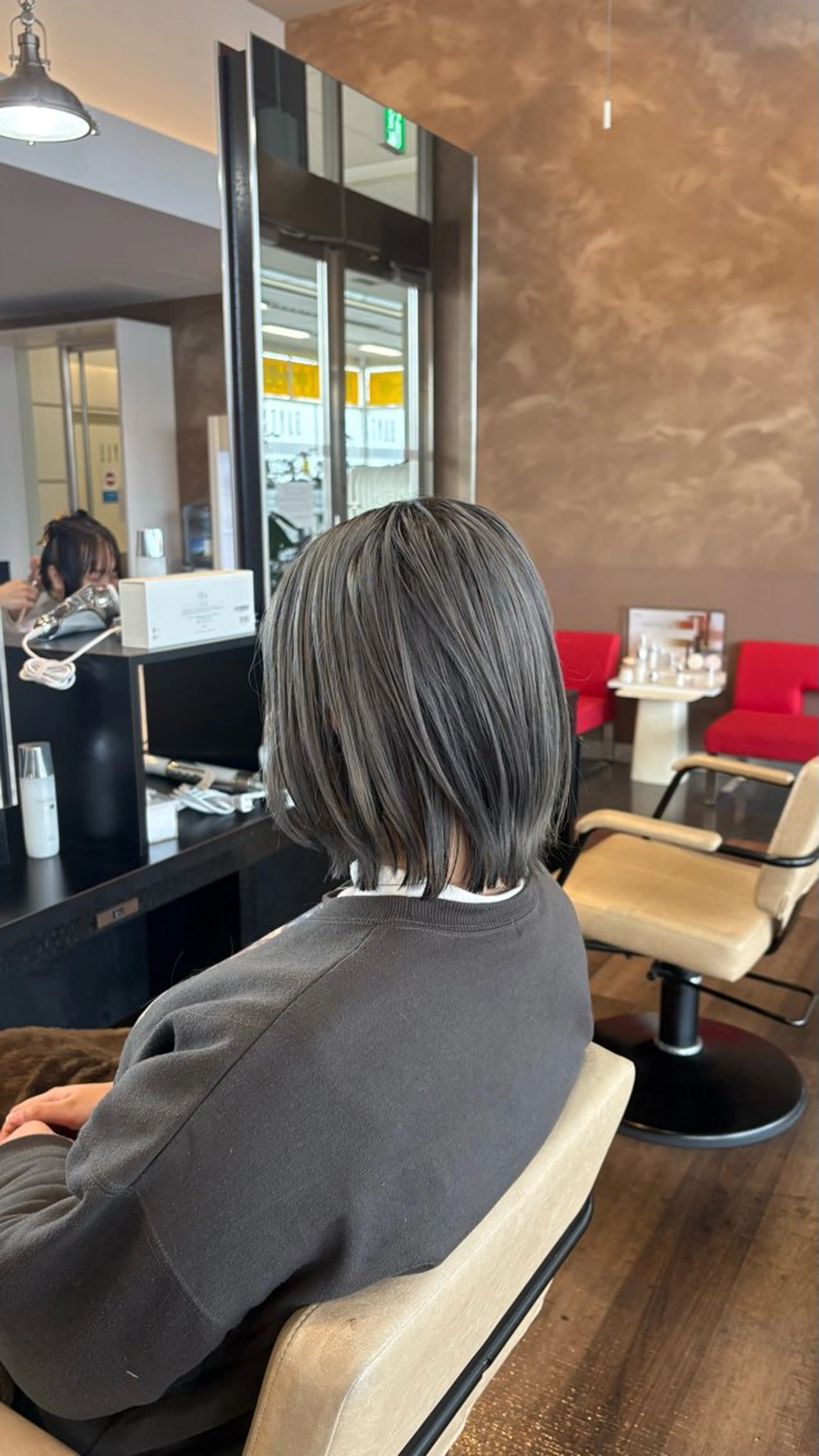 ショート カラー アッシュ アッシュグレー アッシュグレージュ グレージュ ヘアカラー トリートメント STYLE所属・山本 勝巳のヘアスタイル