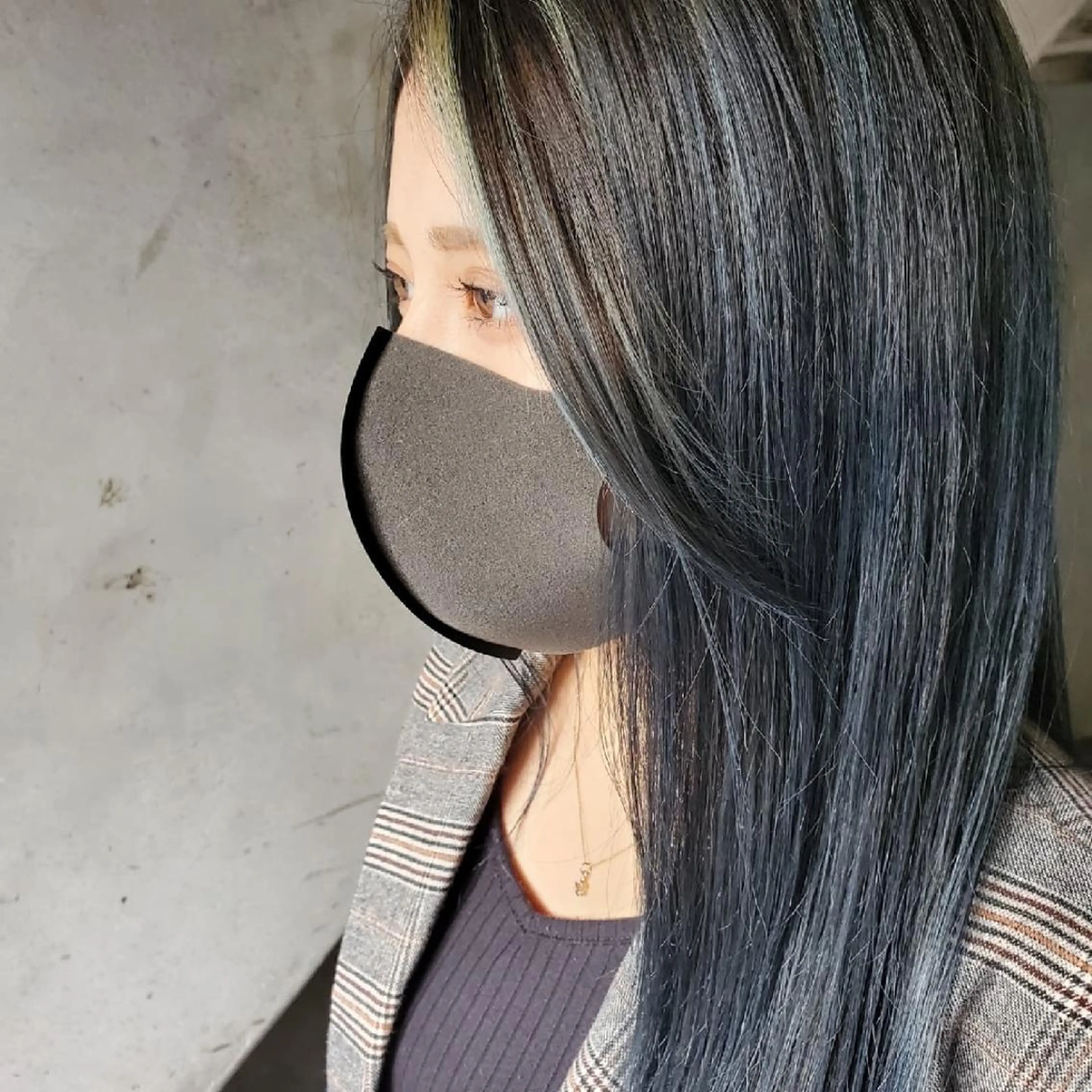 ロング ハイライト ヘアカラー 浦川 敬太のヘアスタイル