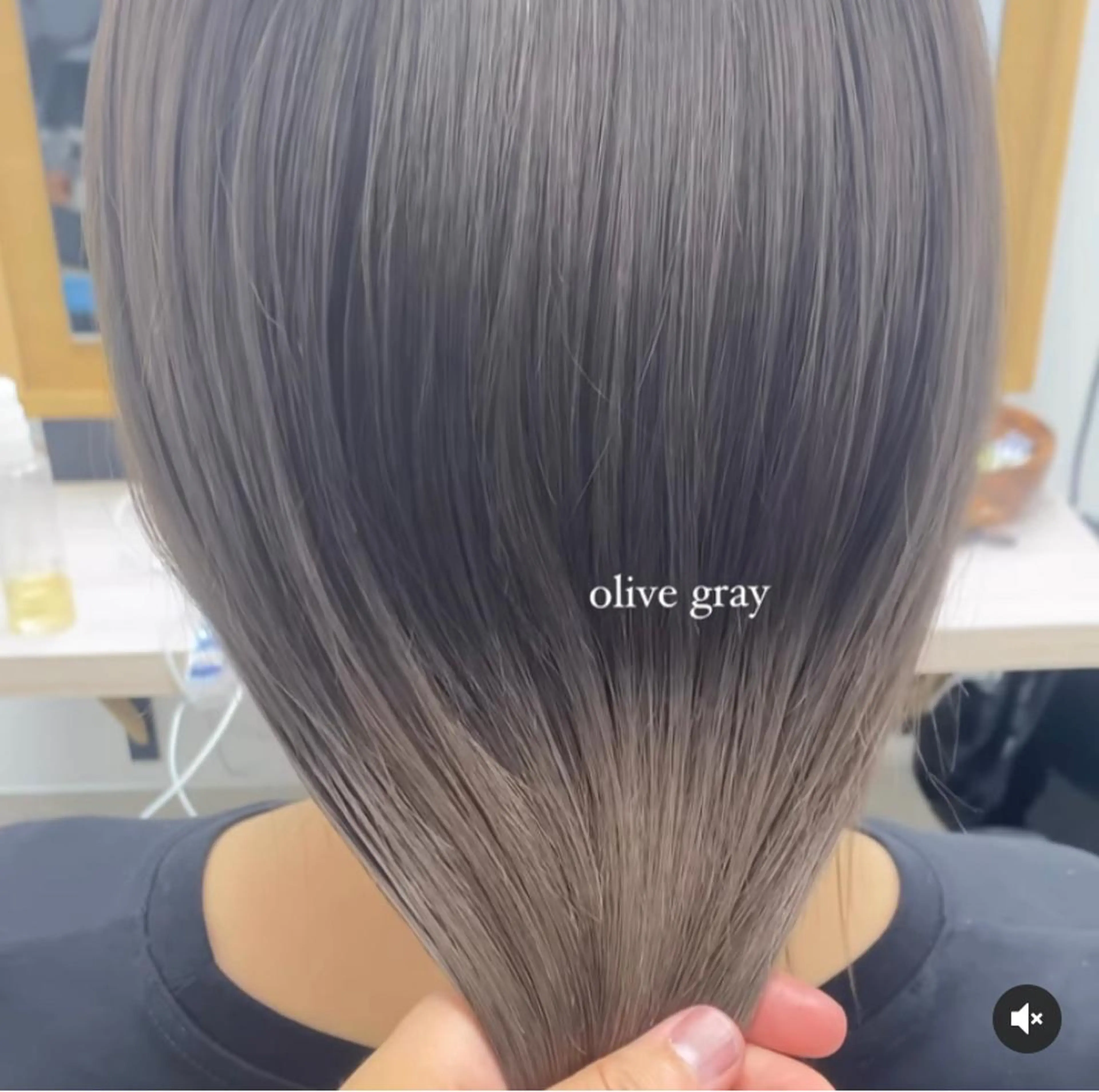 ミディアム カラー THE DAY所属・AKI HASHIMOTOのヘアスタイル