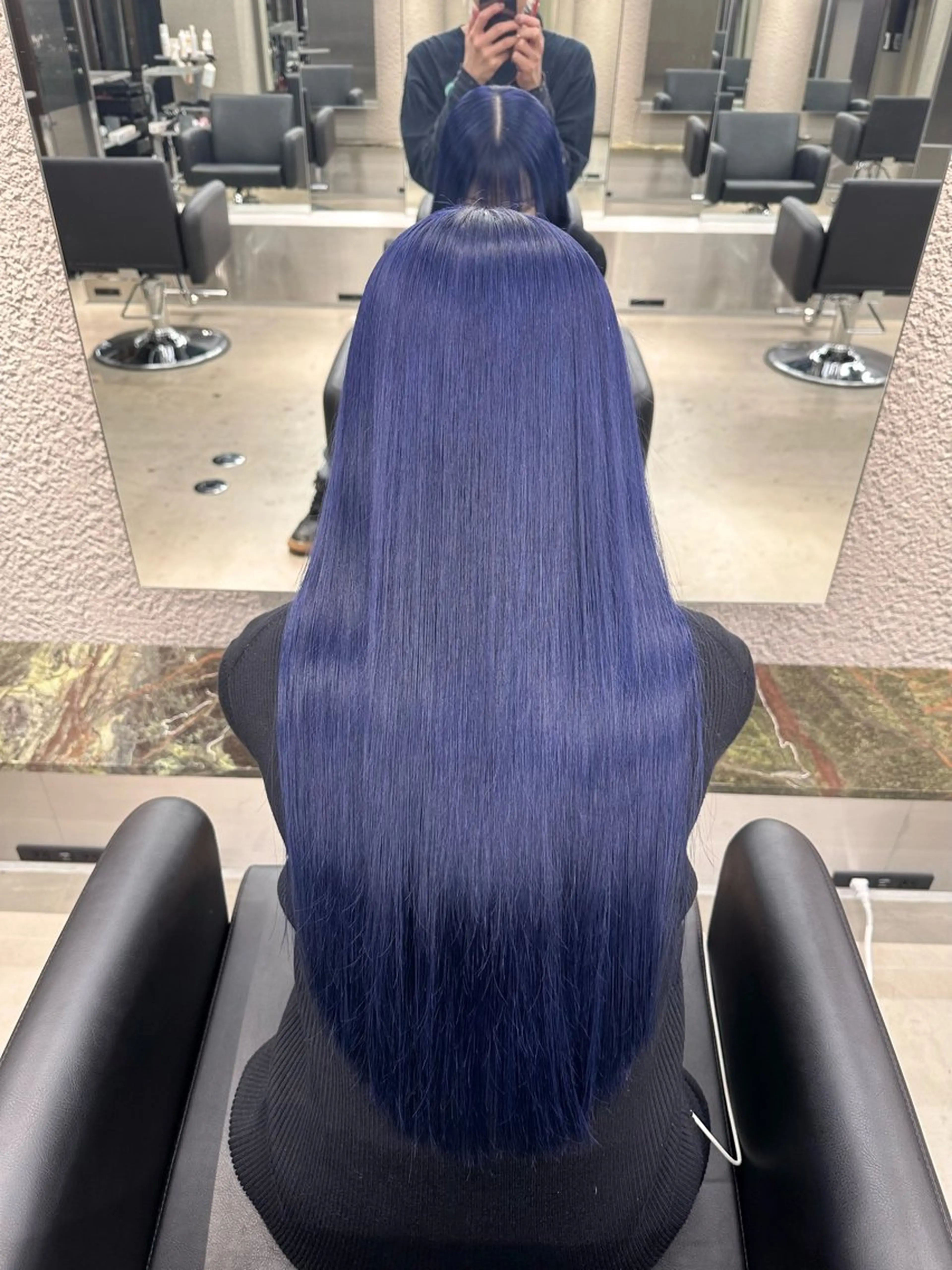 ロング レイヤーカット トリートメント SALOWIN栄三丁目店所属・ハイトーン/ 縮毛矯正のヘアスタイル