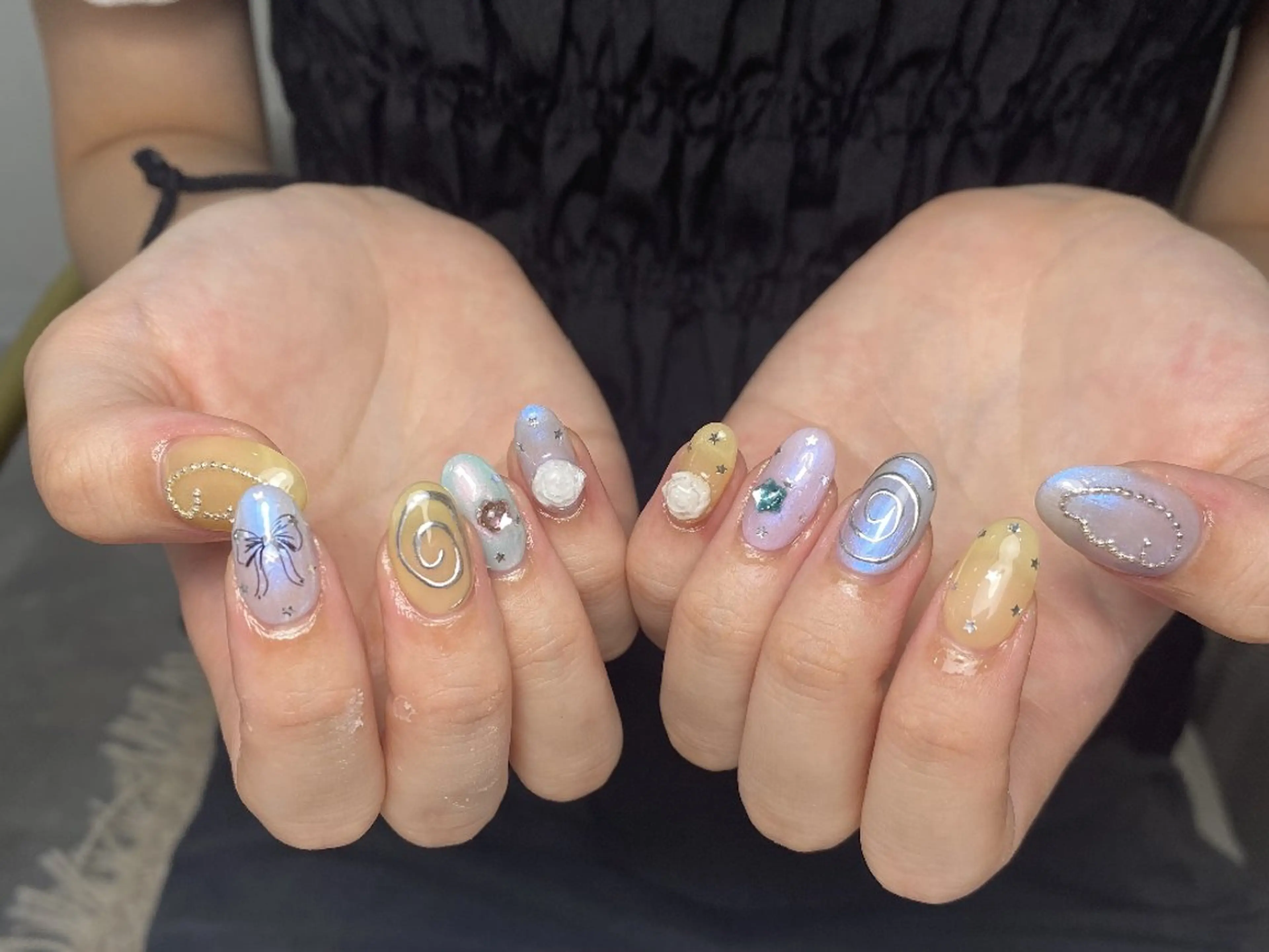 ネイル チークネイル フレンチネイル ジェルネイル ガーリー キラキラネイル ハンドネイル UM Nail Salonのネイルデザイン
