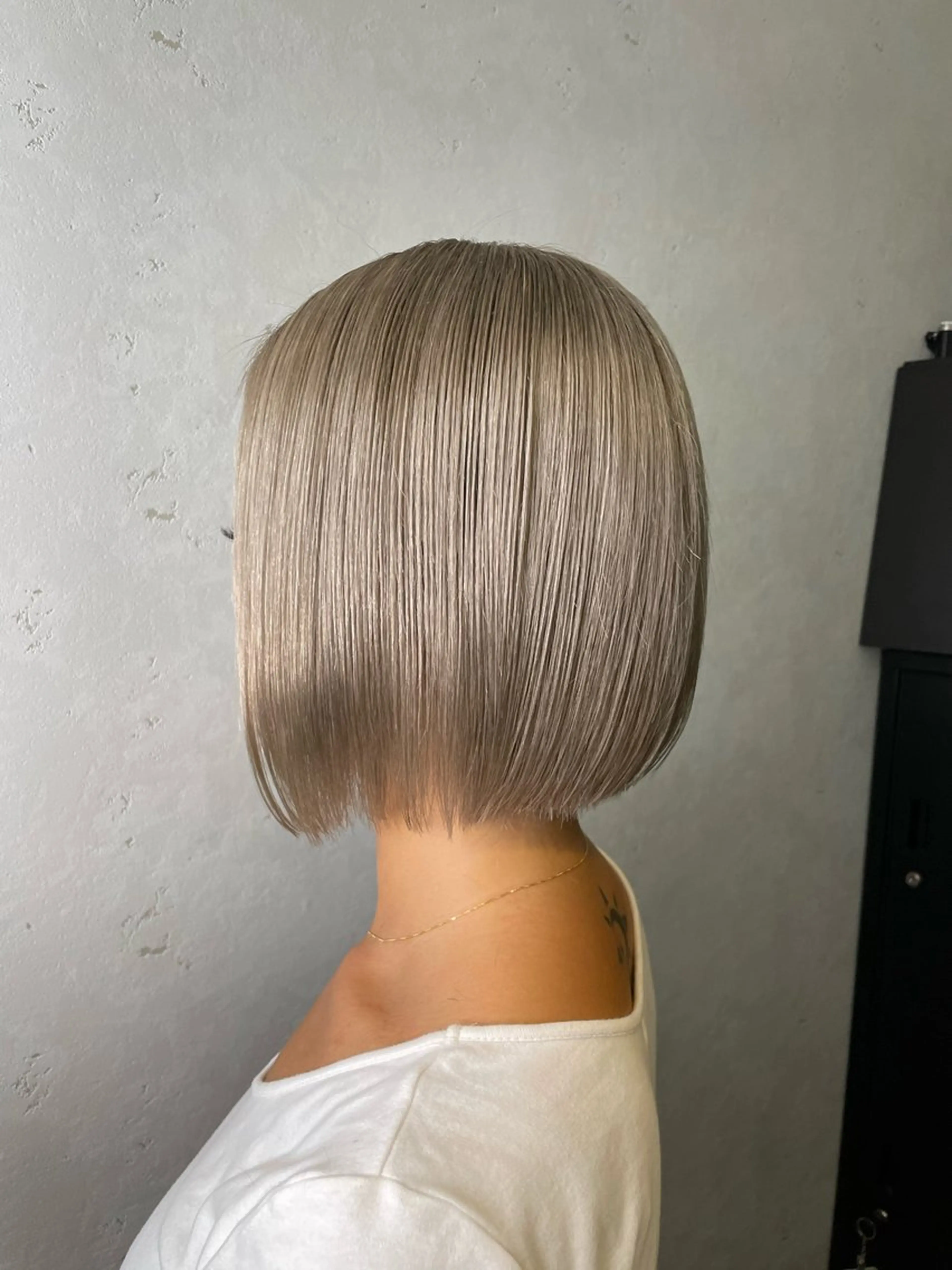 ショート カラー ブリーチ ケアブリーチ 透明感カラー グレージュ ミルクティーグレージュ ヘアカラー Taku ／ケアハイトーンのヘアスタイル