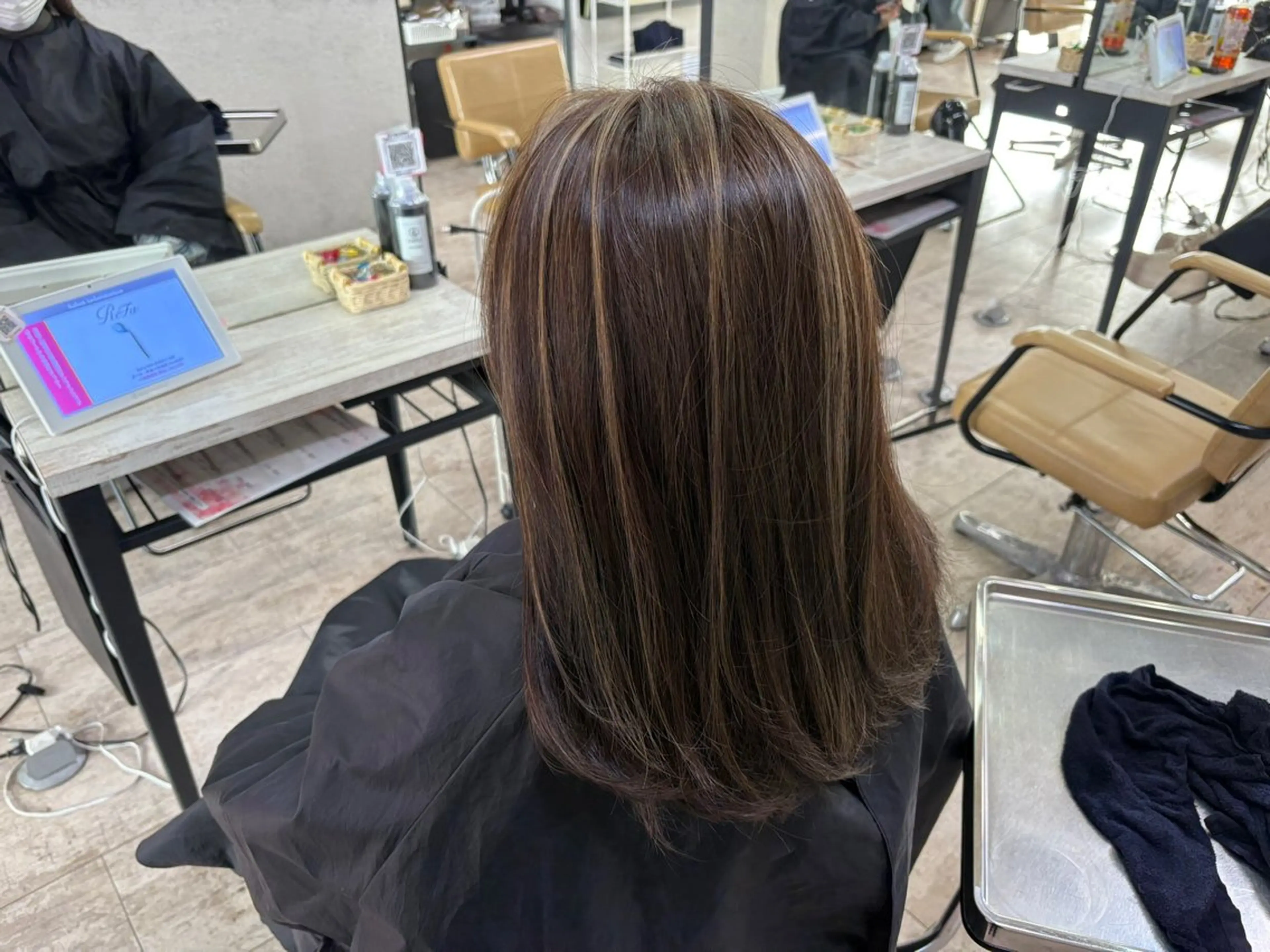 セミロング ヘアカラー トリートメント 🐱加賀 瑛里奈🦊のヘアスタイル