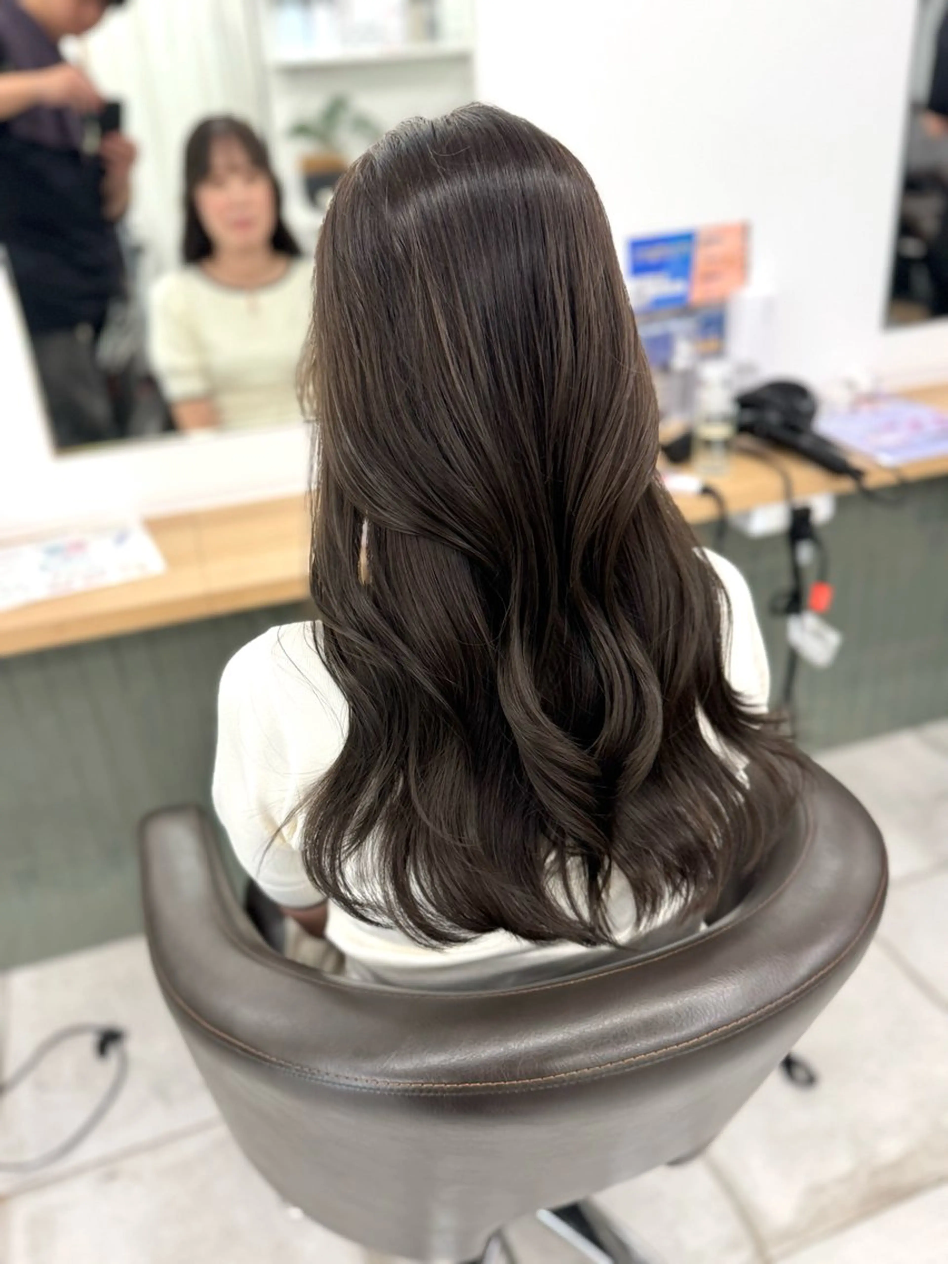 ロング カラー ベージュカラー ブリーチ ケアカラー 透明感カラー グレージュ ブリーチなし韓国ヘア レイヤー縮毛🤍渡邉のヘアスタイル