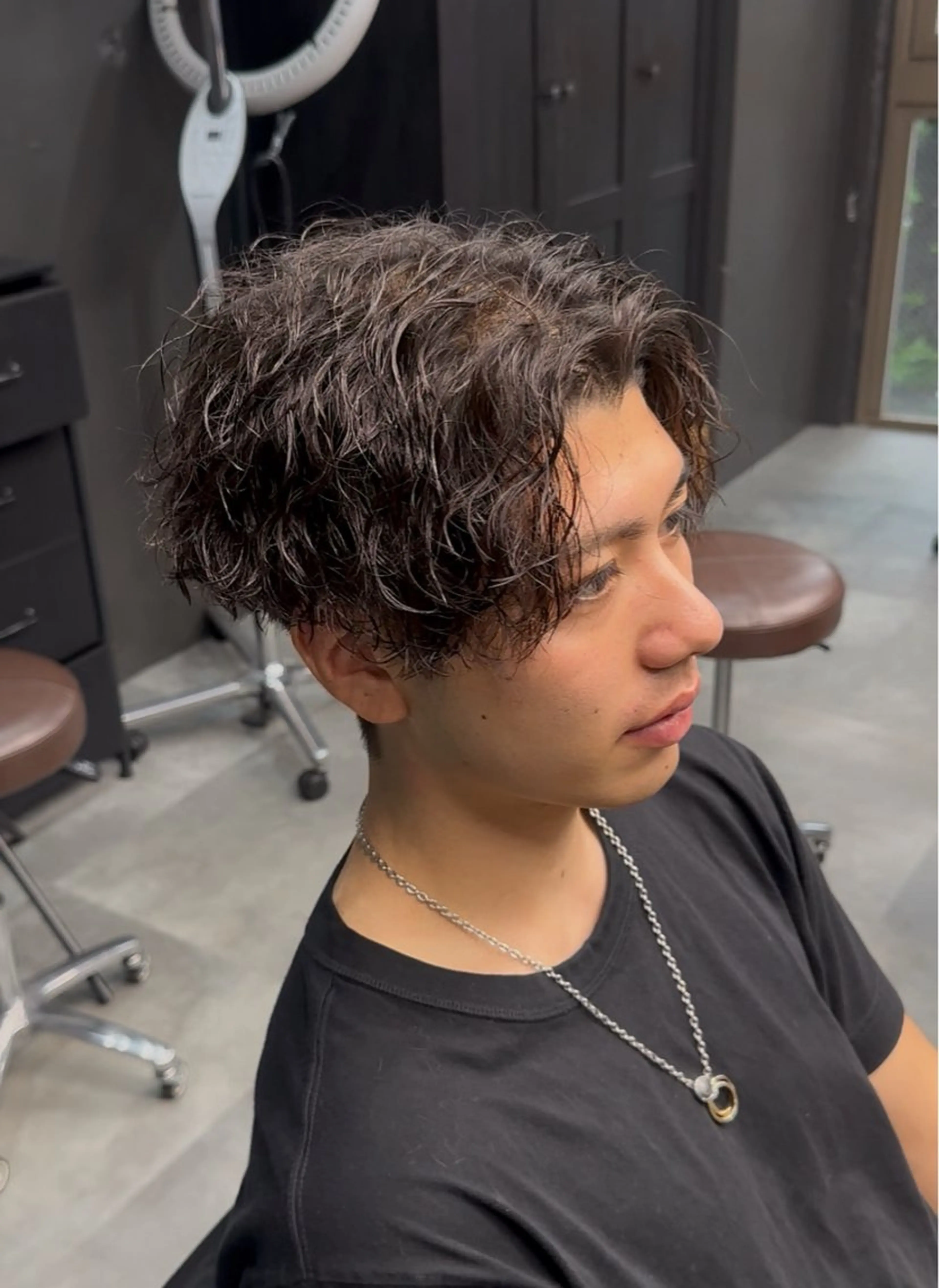 ミディアム パーマ メンズ センターパート 鈴木 美璃のヘアスタイル