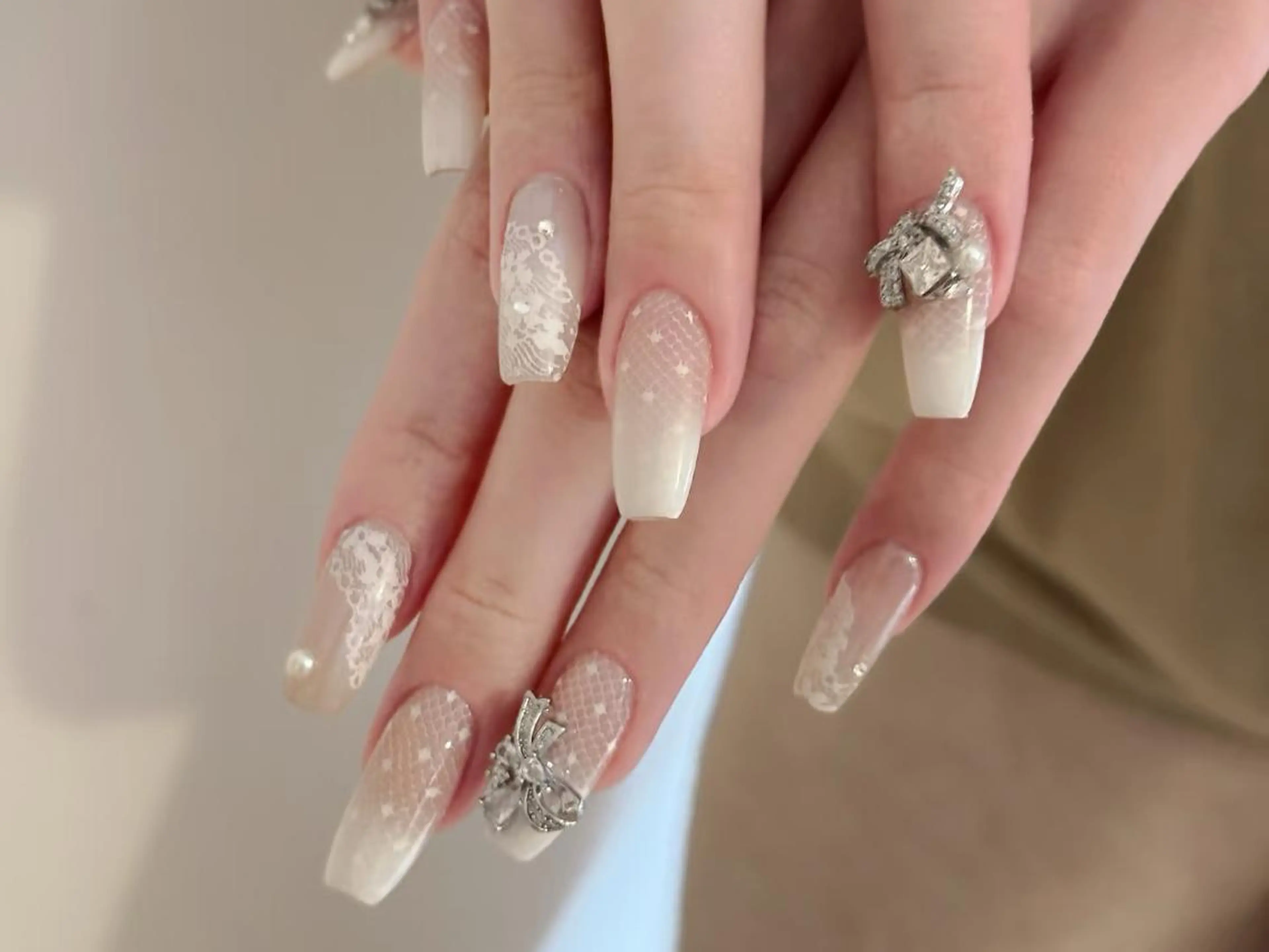 ネイル オーロラネイル チークネイル 長さ出し フットネイル フレンチネイル Pretty nailのネイルデザイン