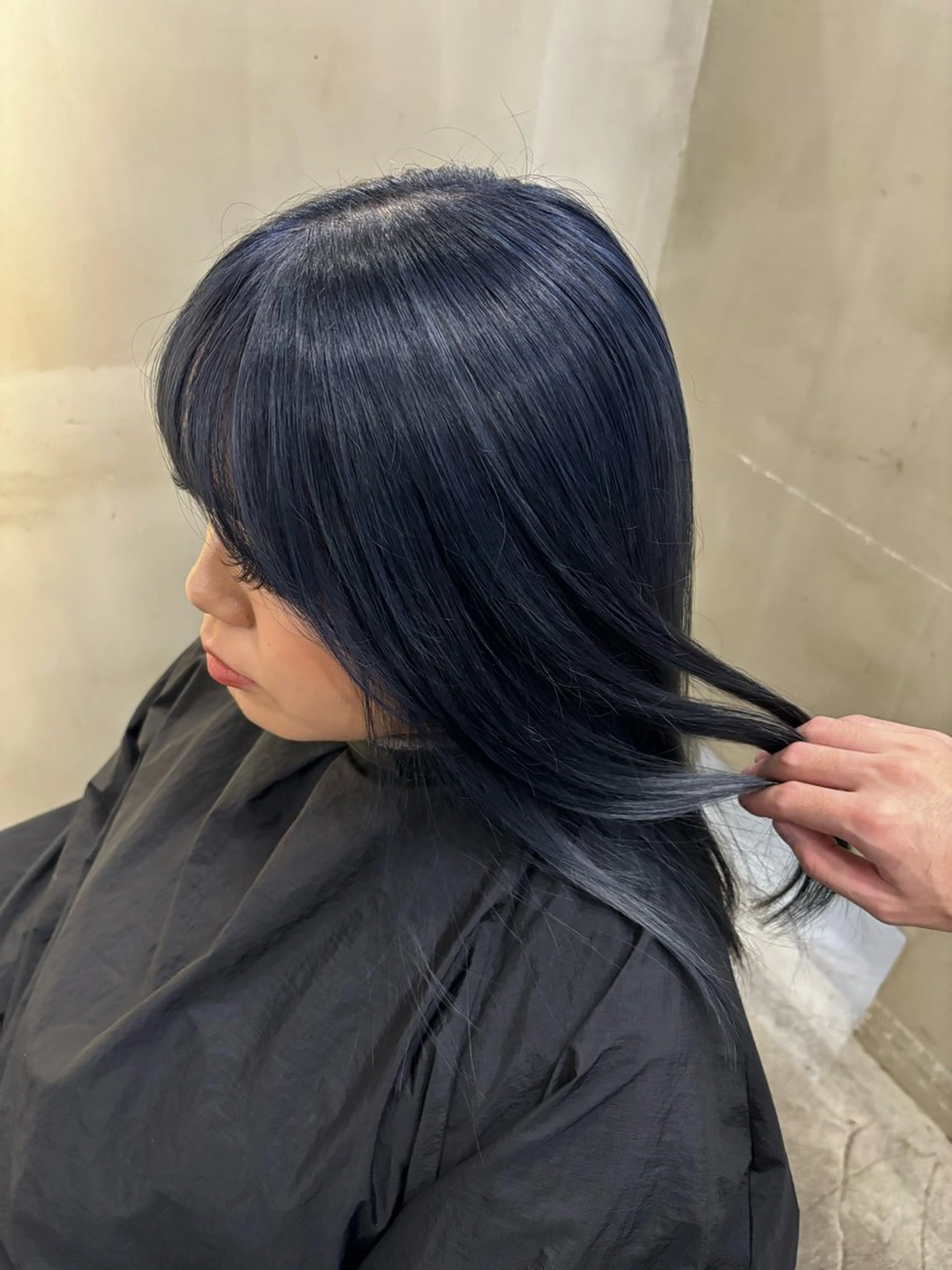 セミロング カラー ネイビーカラー ヘアカラー VOYAGE所属・中園 康のヘアスタイル