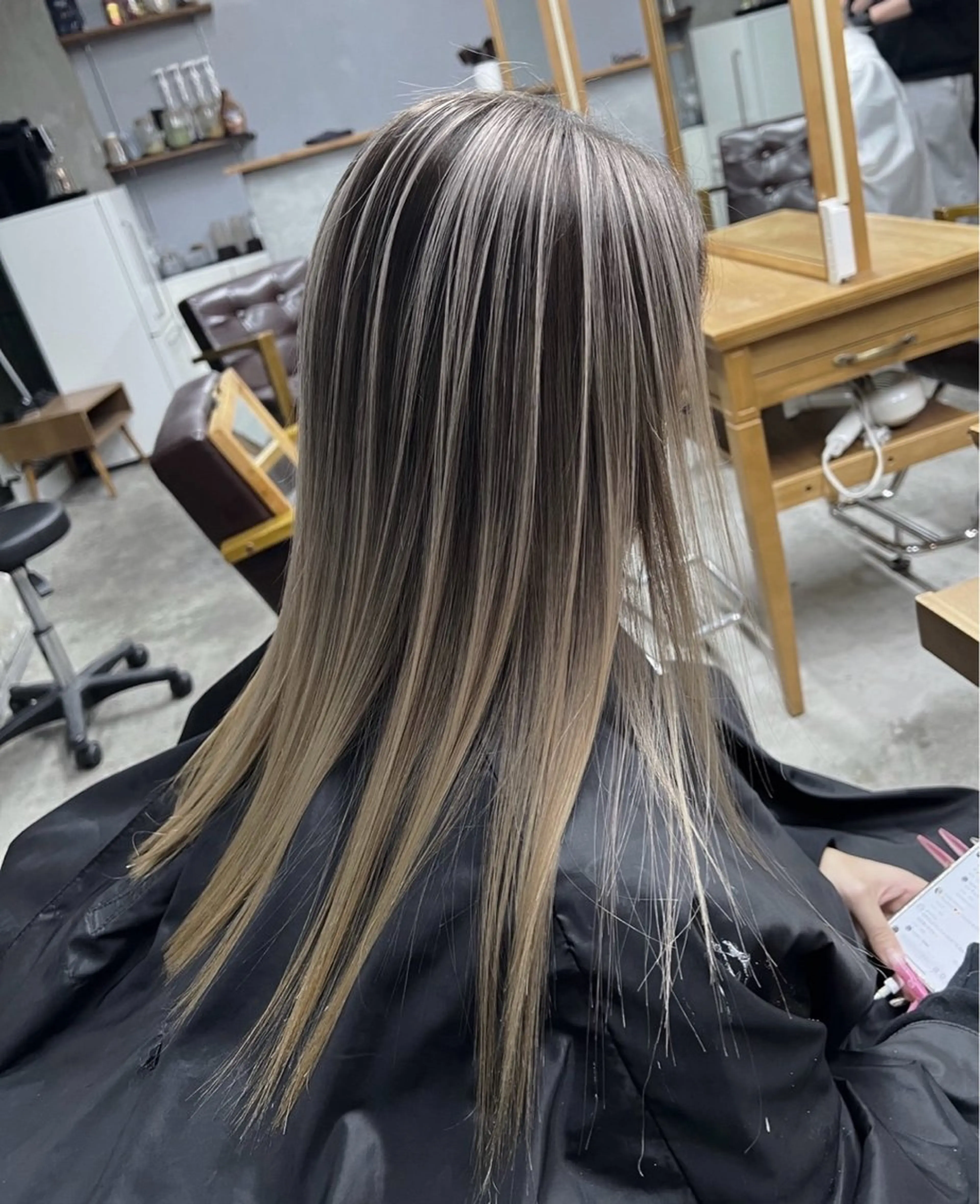 セミロング カラー バレイヤージュ ベージュカラー ホワイトベージュ レイヤーカット ヘアカラー トリートメント ROBIN所属・指名数No.1 /NAOYAのヘアスタイル