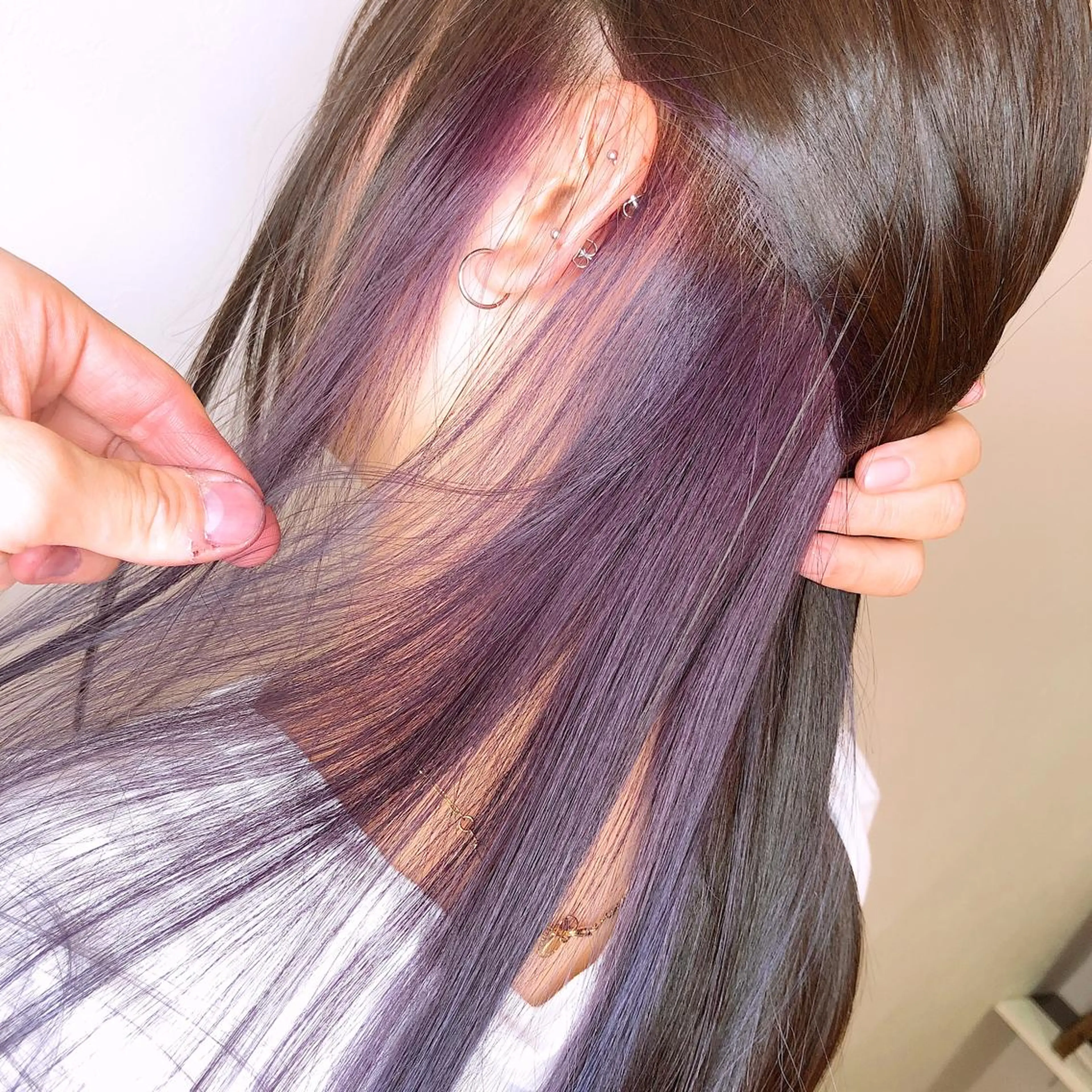ロング カラー インナーカラー バイオレットカラー Che'ri所属・"抜け感レイヤー” 似合わせTakakiのヘアスタイル