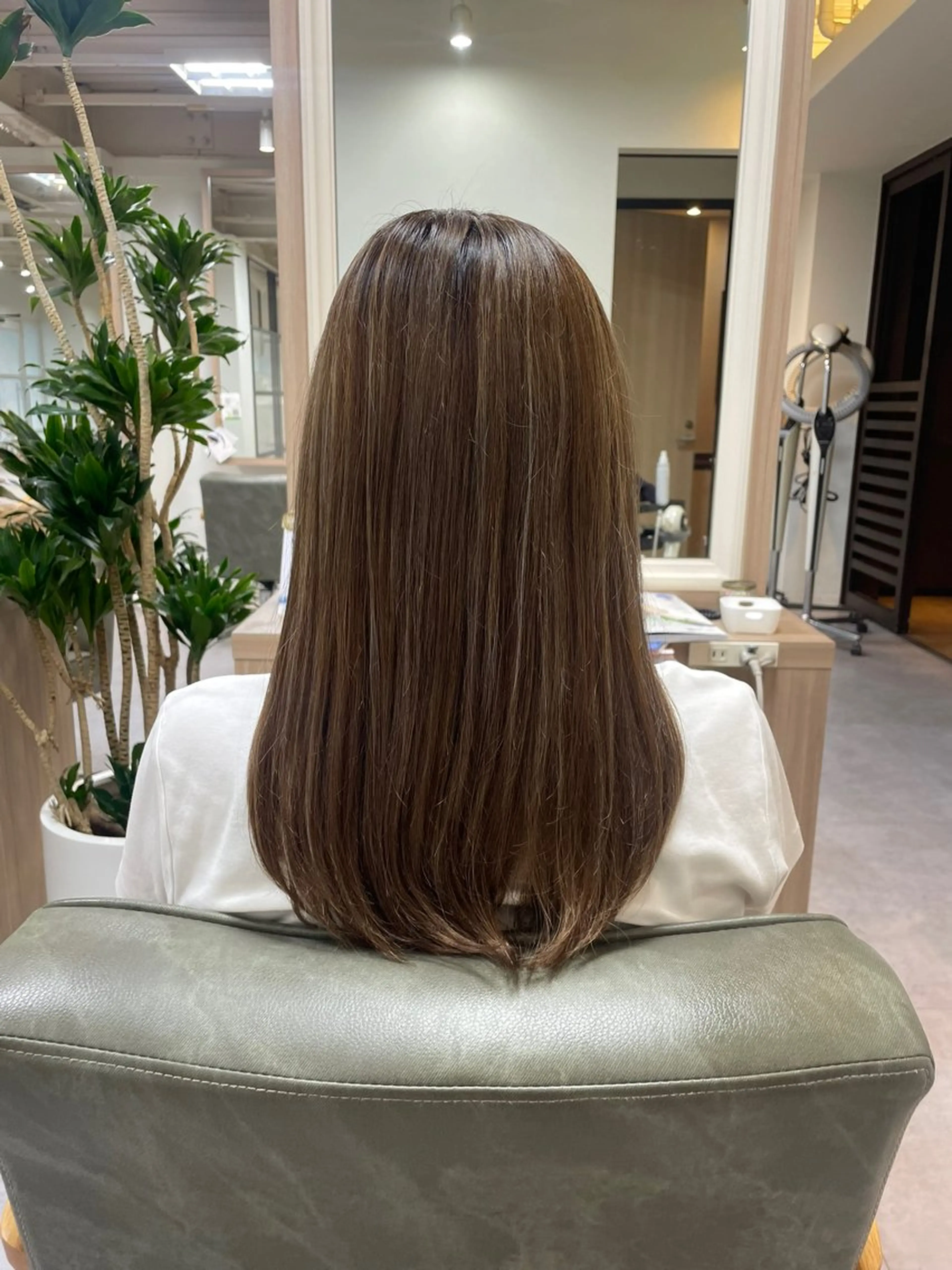 セミロング ヘアカラー 高橋 真歩のヘアスタイル