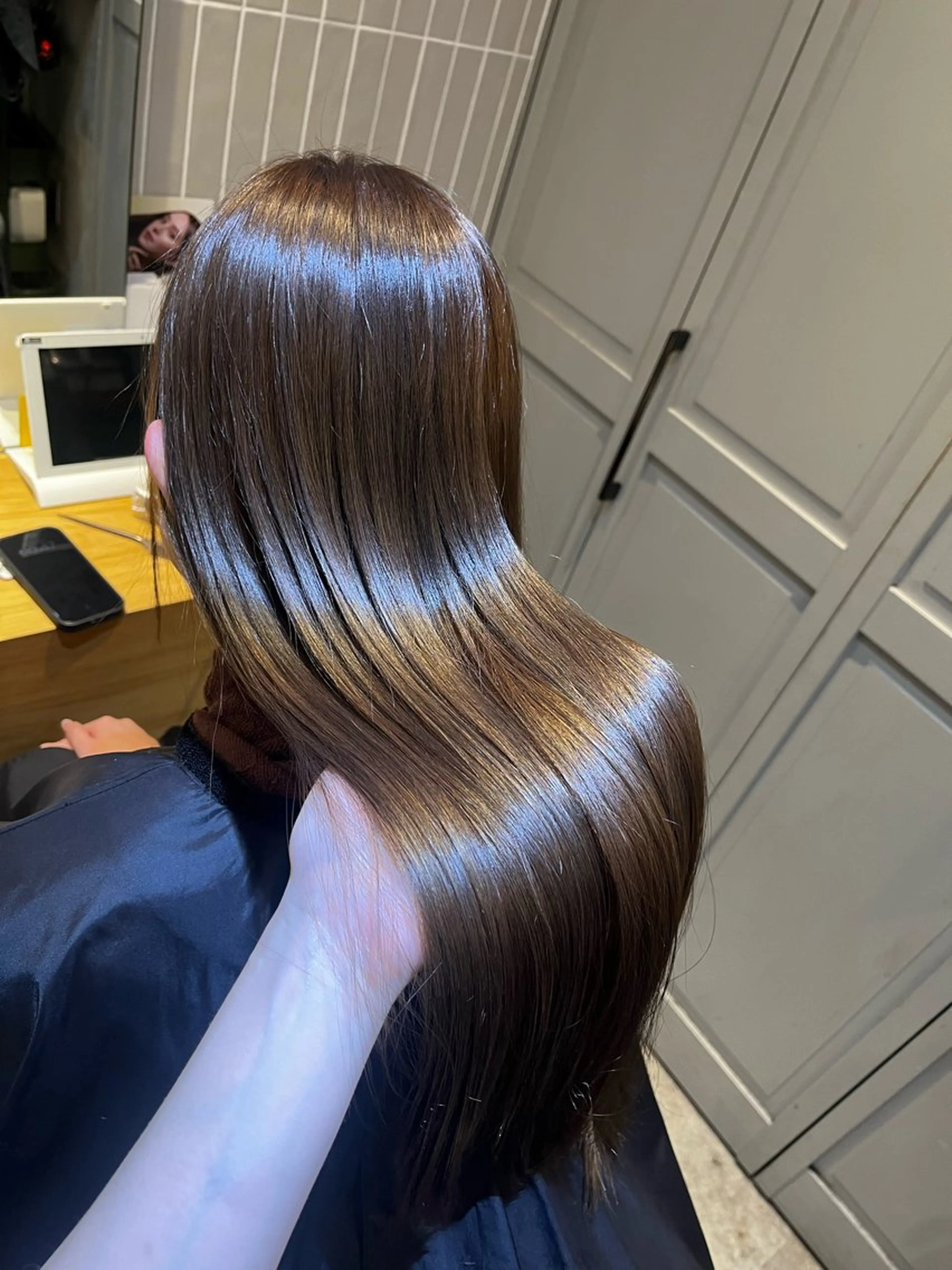 ロング カラー アッシュ ベージュカラー ブリーチ ケアカラー 透明感カラー カット ヘアカラー トリートメント ラフィスヘアードープ所属・👑髪質改善Wカラー /グレージュ/アユカのヘアスタイル