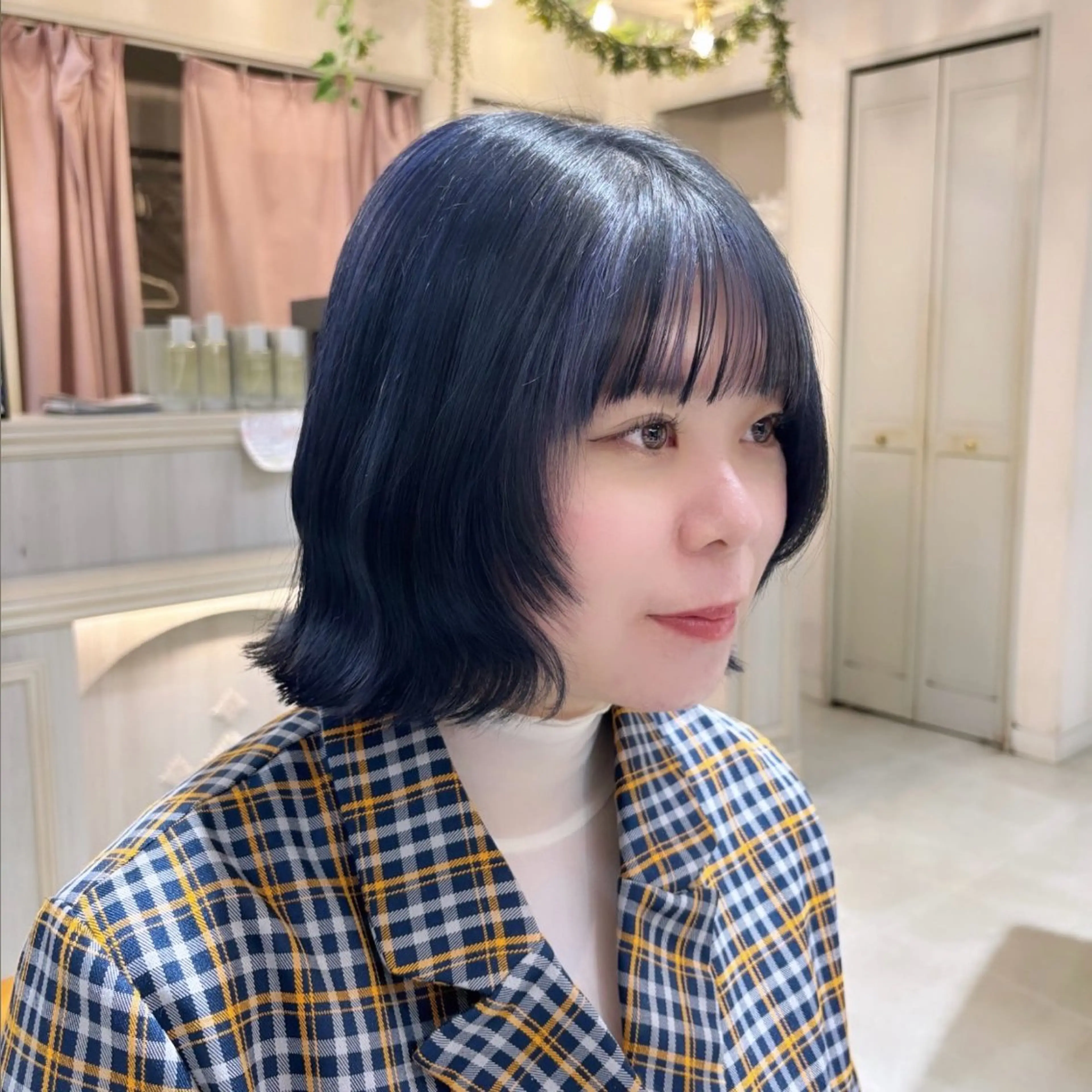 ミディアム カラー ヘアアレンジ ブリーチ ブルーカラー インナーカラー ラベンダーカラー 艶髪/髪質改善/ 松村きさらのヘアスタイル