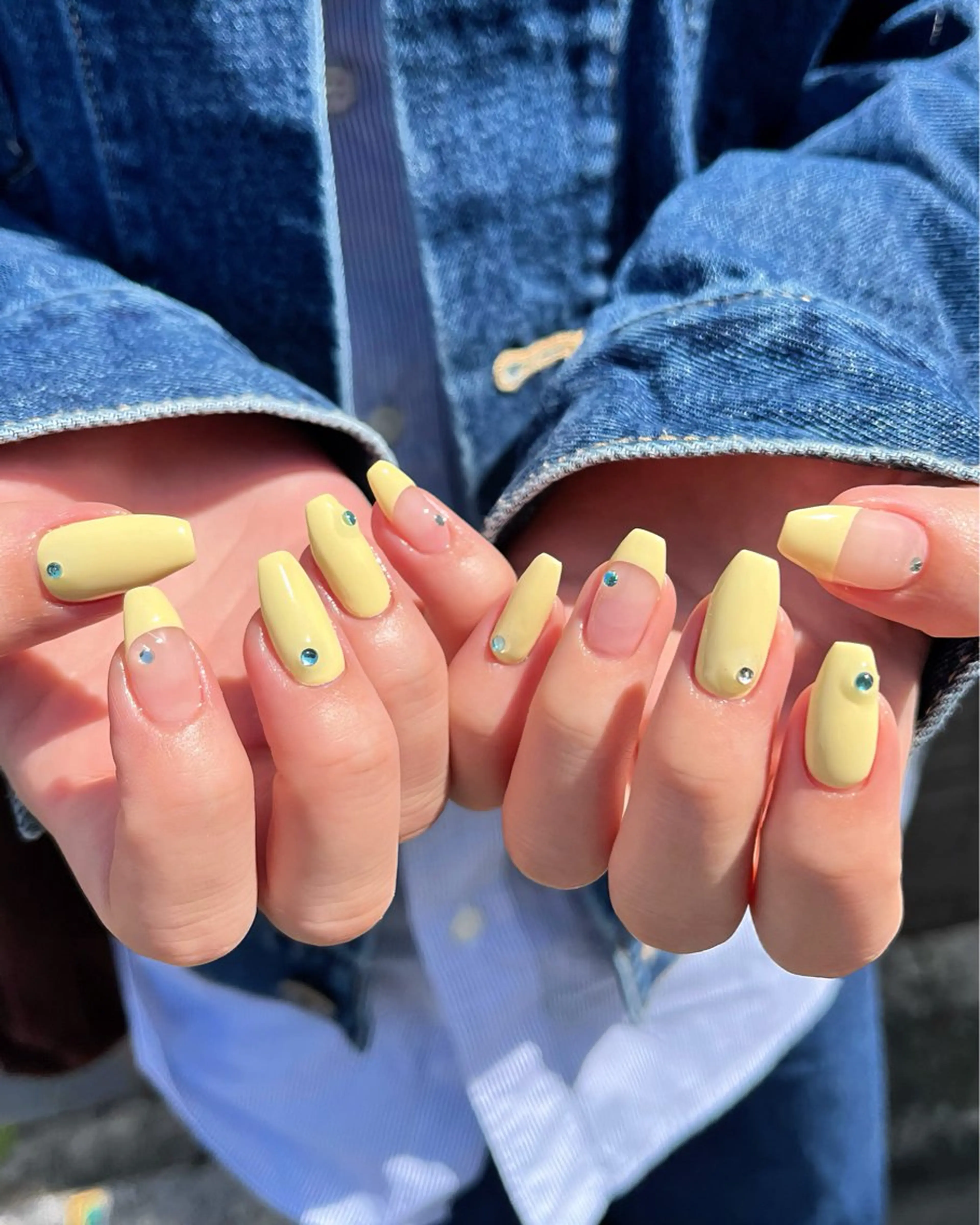 ネイル チークネイル フレンチネイル 水色 赤色 夏ネイル ハンドネイル 🫧OPELIA NAIL渋谷🫧のネイルデザイン
