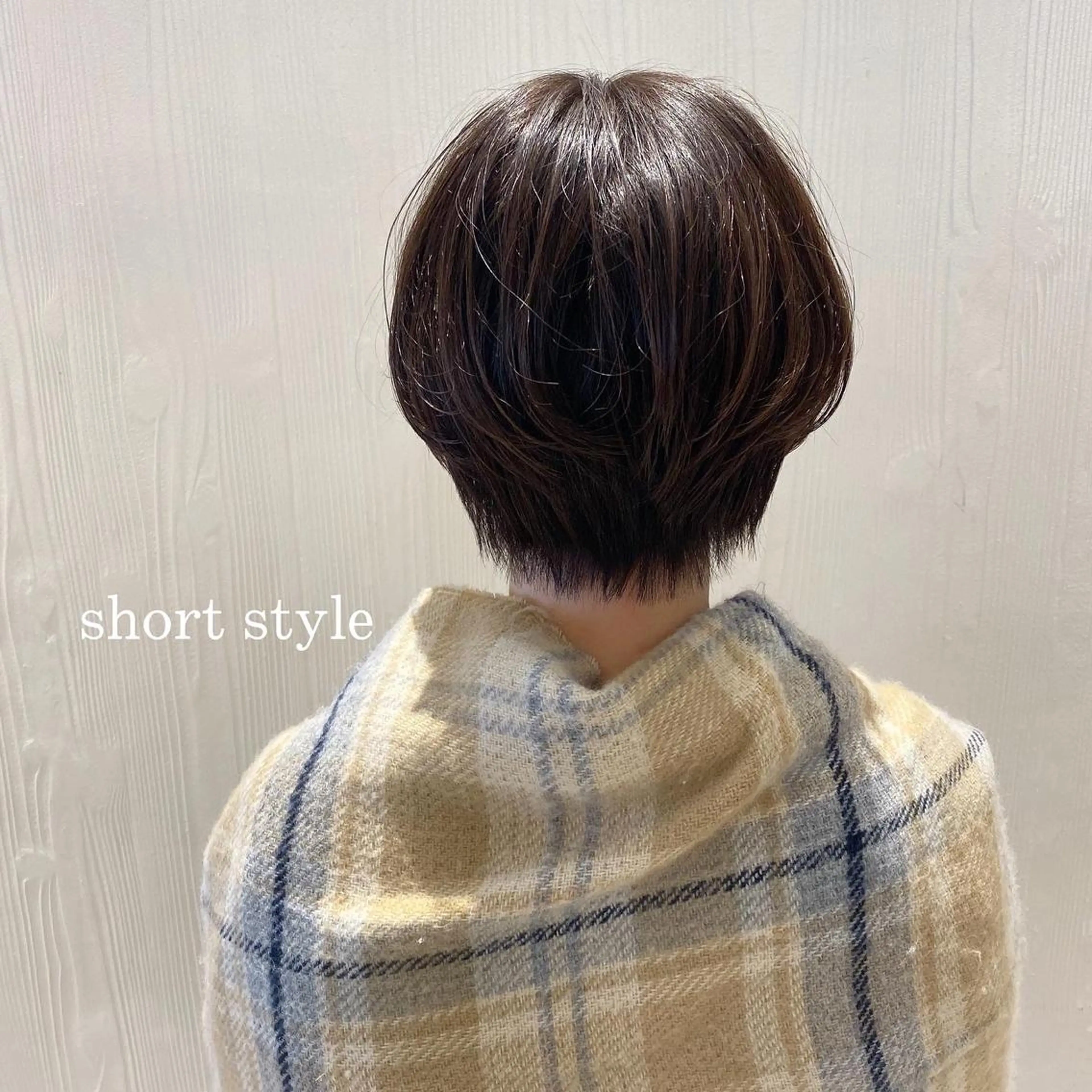 ショート くびれヘア ショートヘア インナーカラー☆ 香西茉奈のヘアスタイル