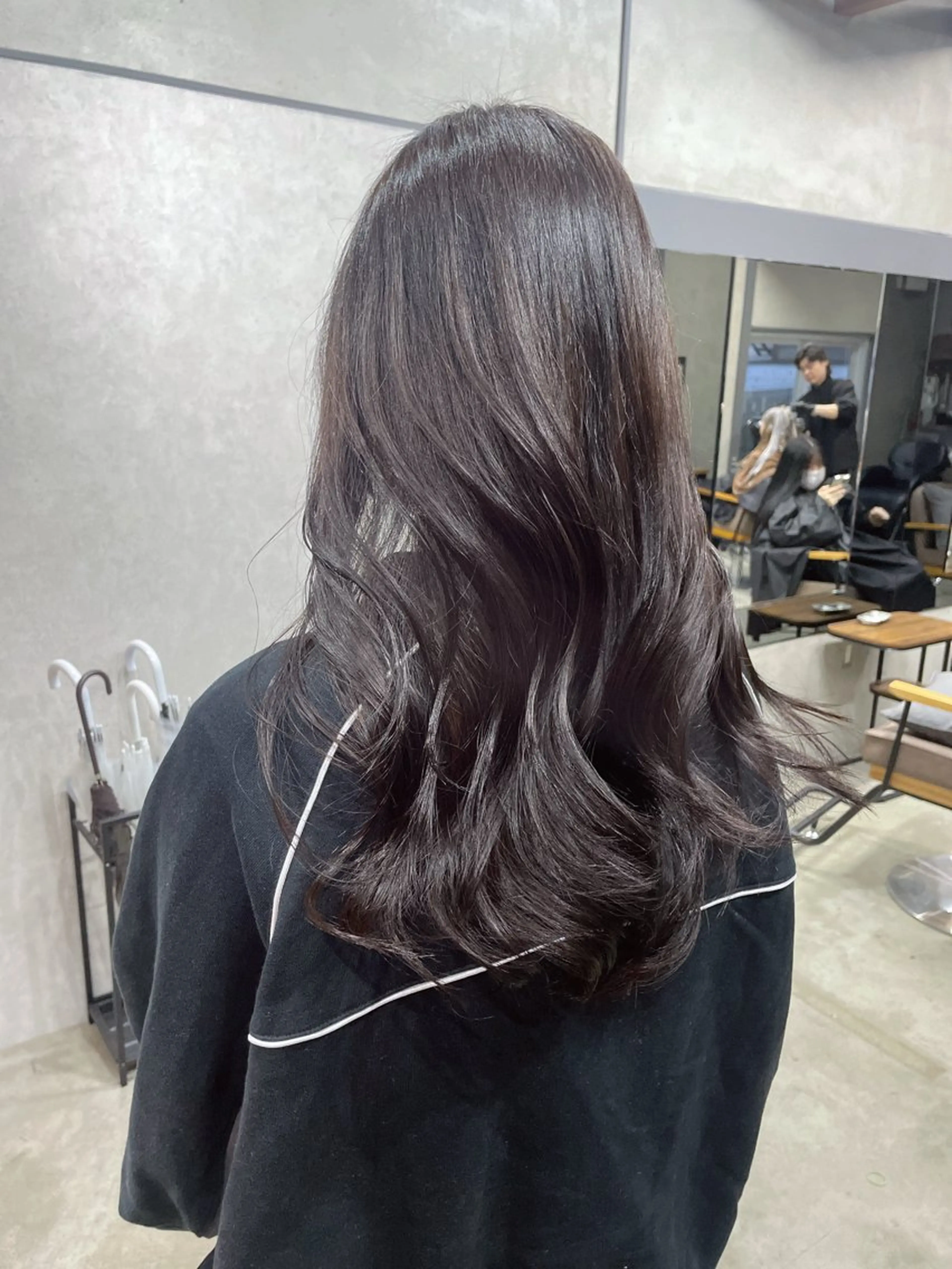 ロング カラー グレージュ ラベンダーカラー ラベンダーグレージュ ラベンダーグレー AIRI layer cut hairのヘアスタイル