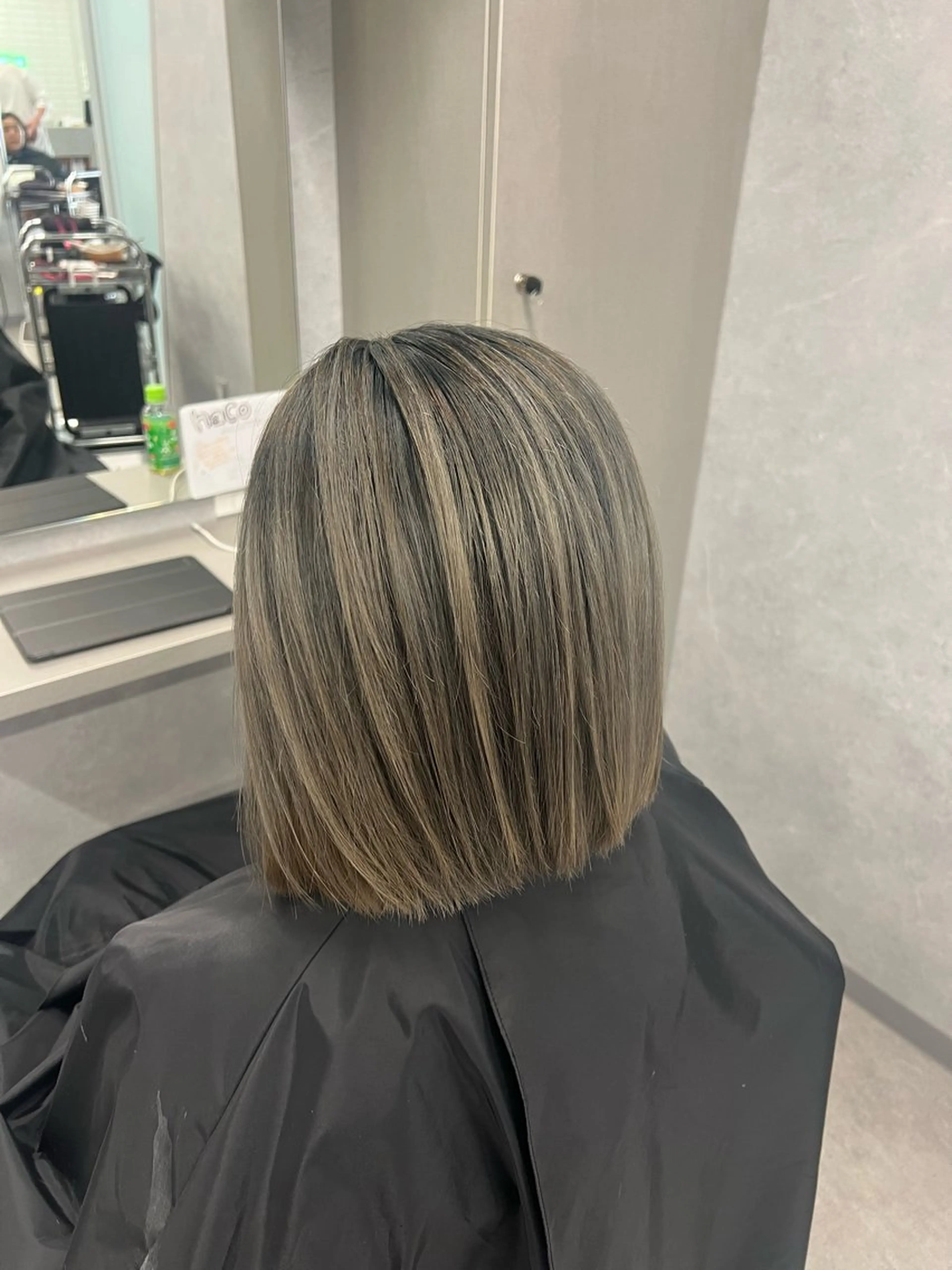 ミディアム レイヤーカット ヘアカラー newi所沢 石津のヘアスタイル