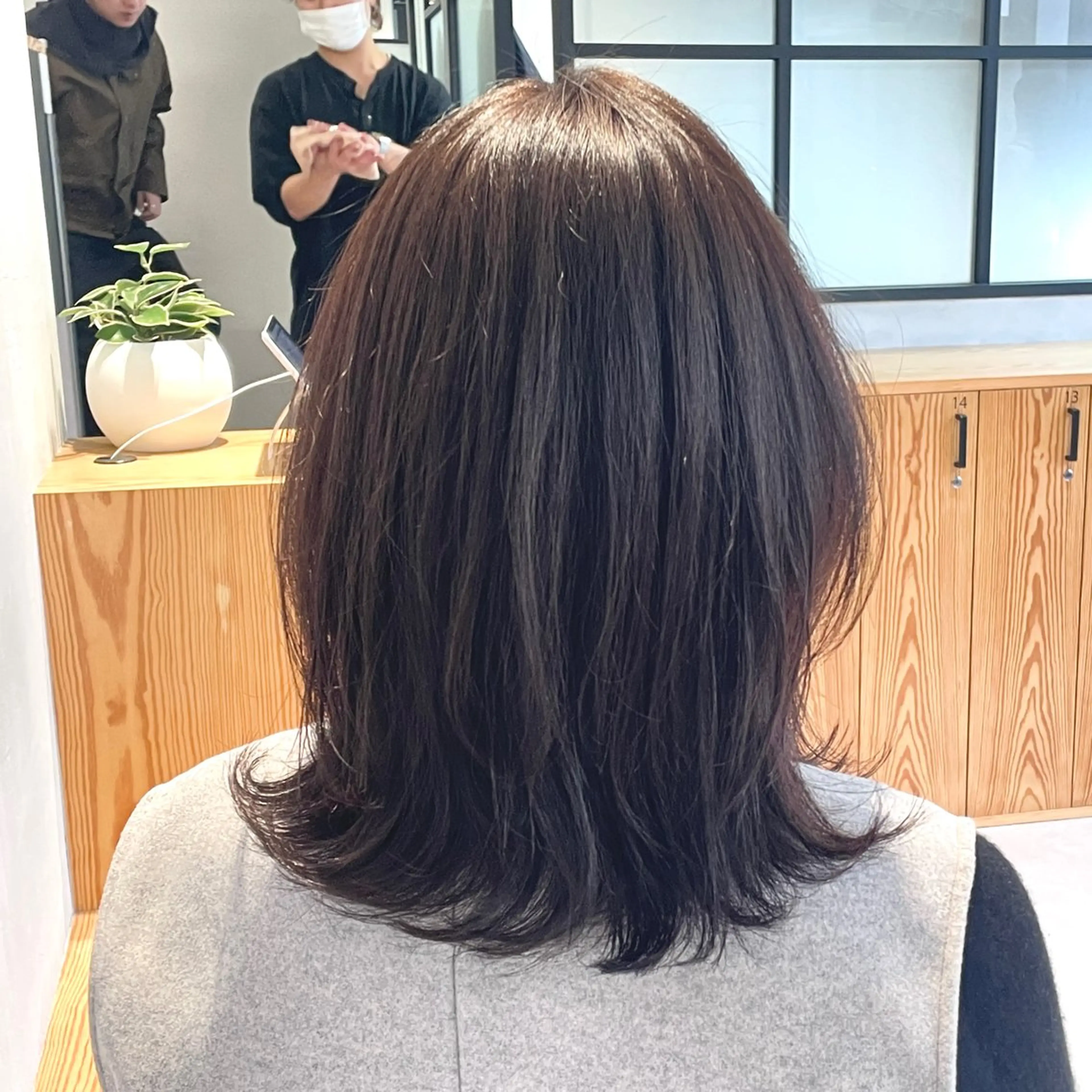 ミディアム カラー グレージュ ハイライトカラー くびれヘア ハイライト 外ハネヘア ヘアカラー トリートメント DX SHARE SALON所属・matka白髪ぼかし 大人ヘア/KEIKOのヘアスタイル
