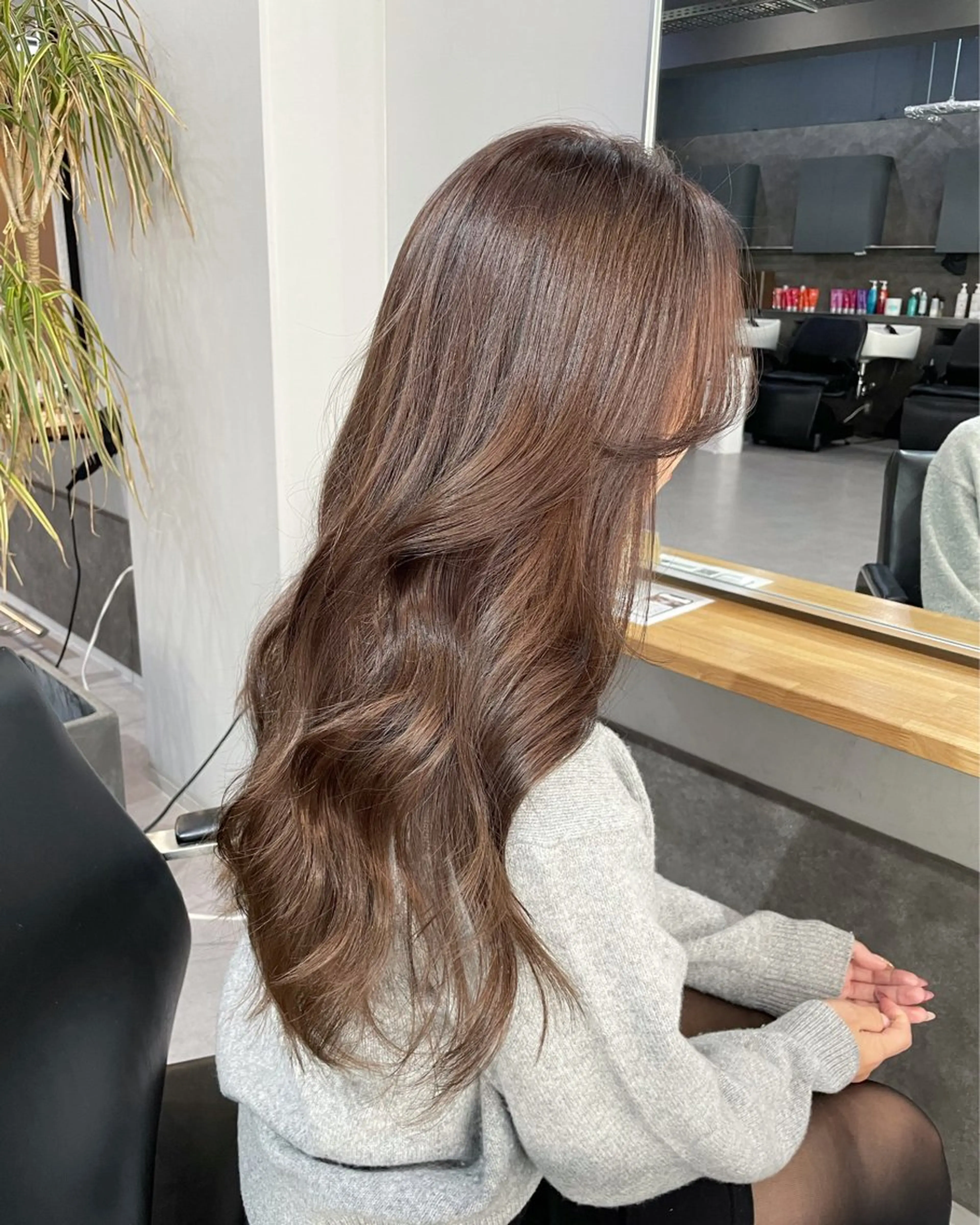 ロング カラー カット ヘアカラー ミルクティーベージュ ❤︎レイヤー　MIAのヘアスタイル