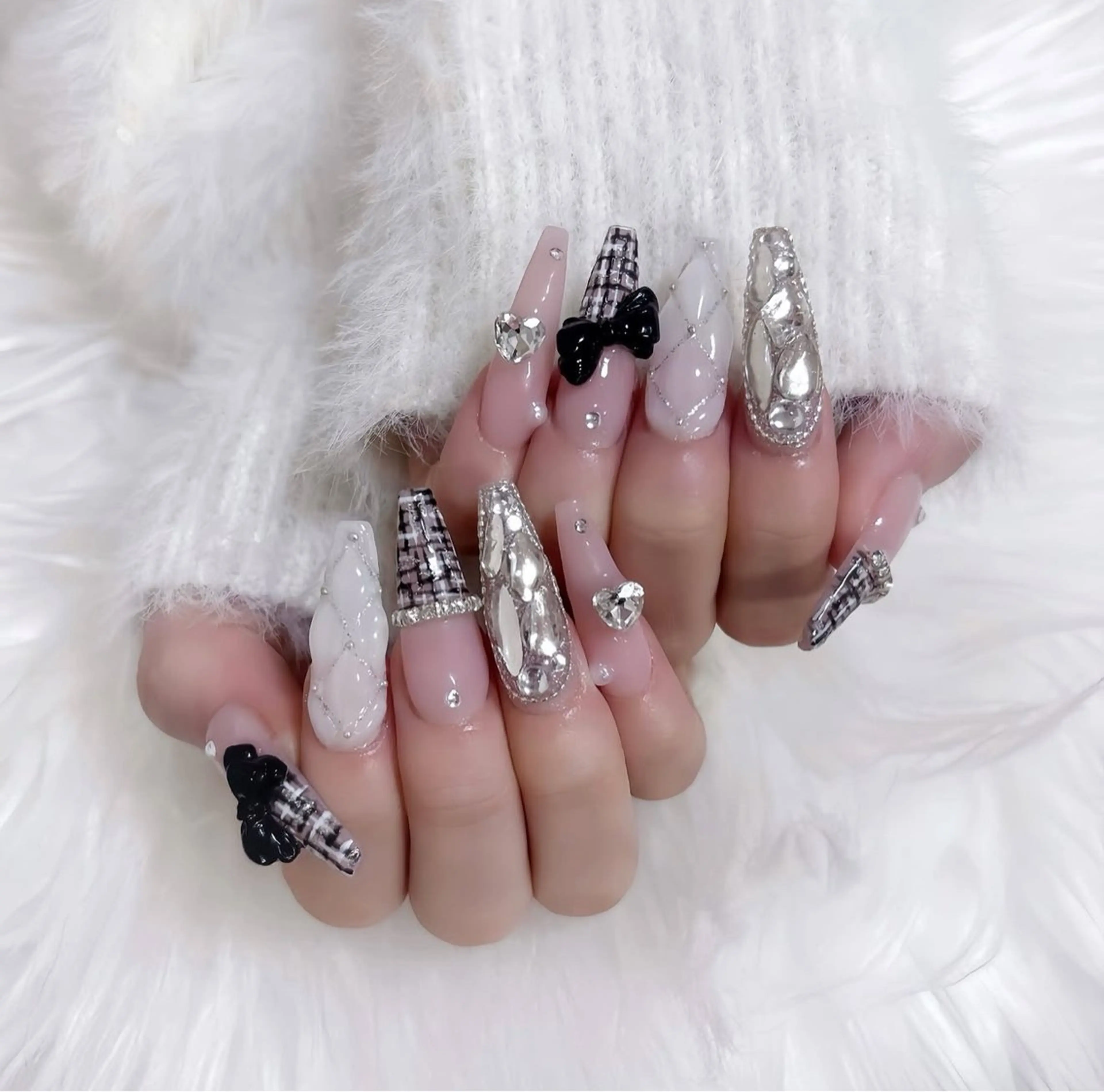 ネイル フレンチネイル キラキラネイル マグネットネイル ミラーネイル ニュアンスネイル ハンドネイル Lyn TA Nailのネイルデザイン