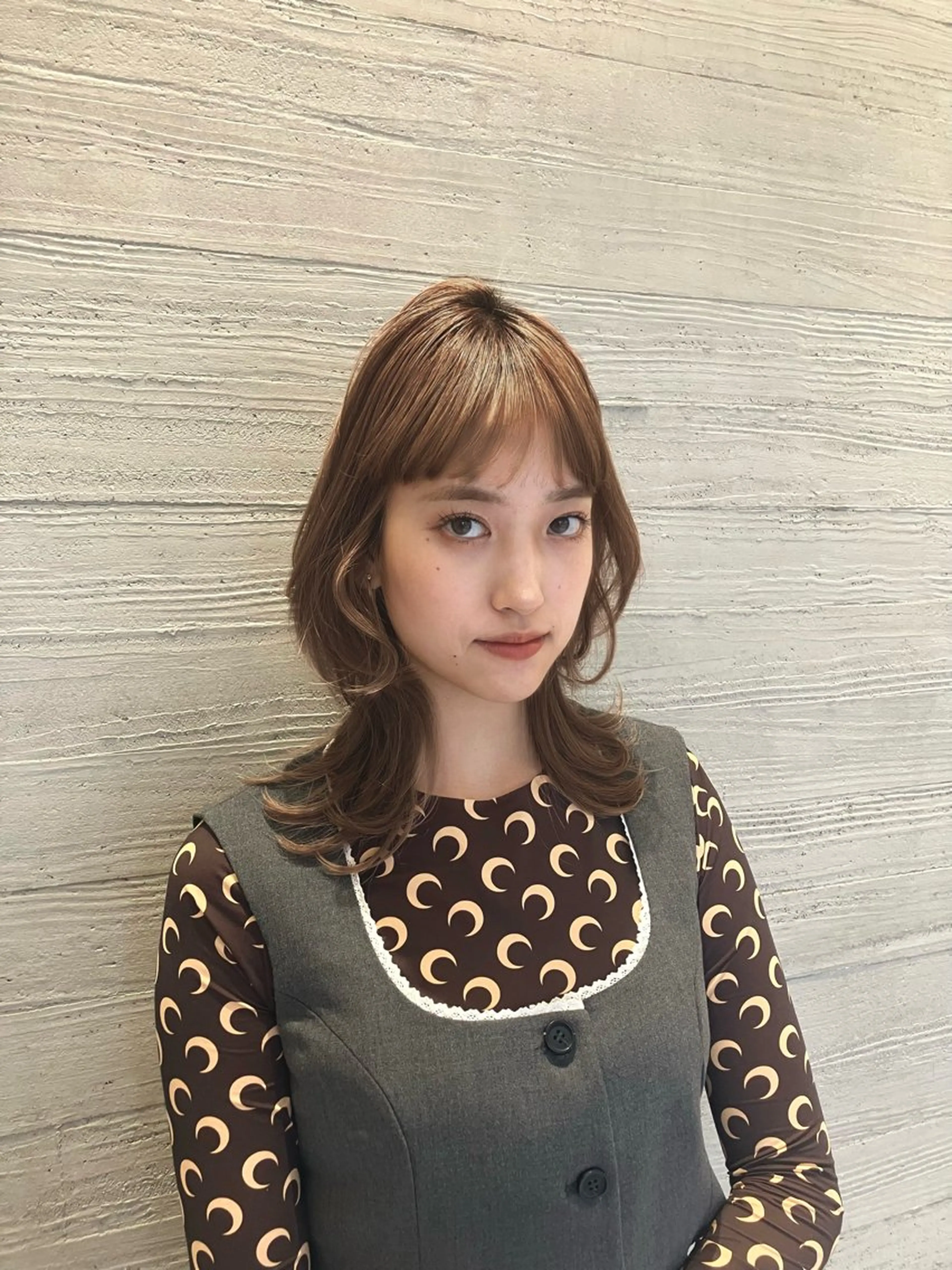 ミディアム カラー レイヤーカット カット ヘアカラー サキ🤍ハイトーン 🩰くびれ巻きヘアのヘアスタイル