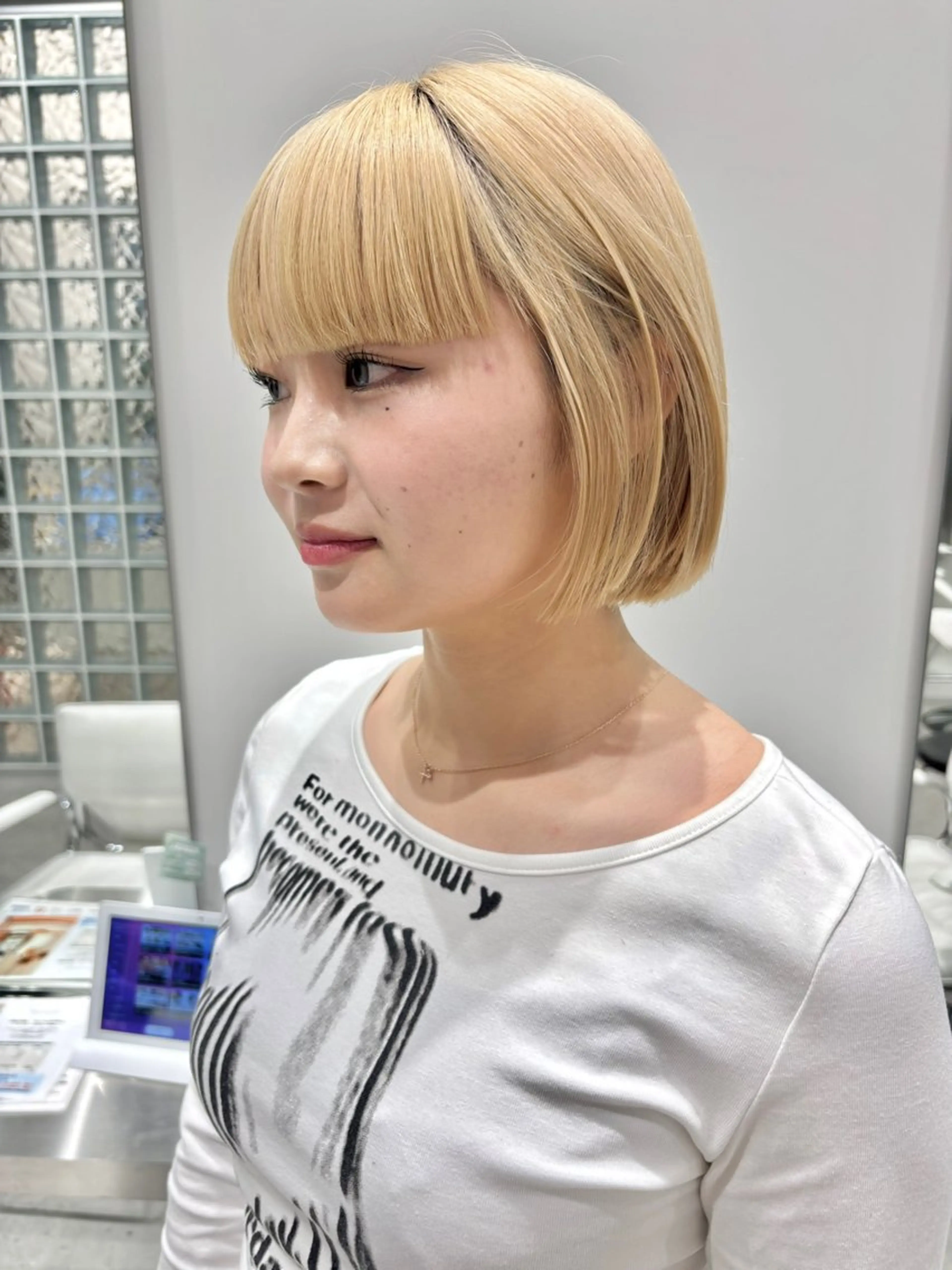 ショート カラー ハイトーンカラー ボブ iLi所属・iLi 《イリ》のヘアスタイル