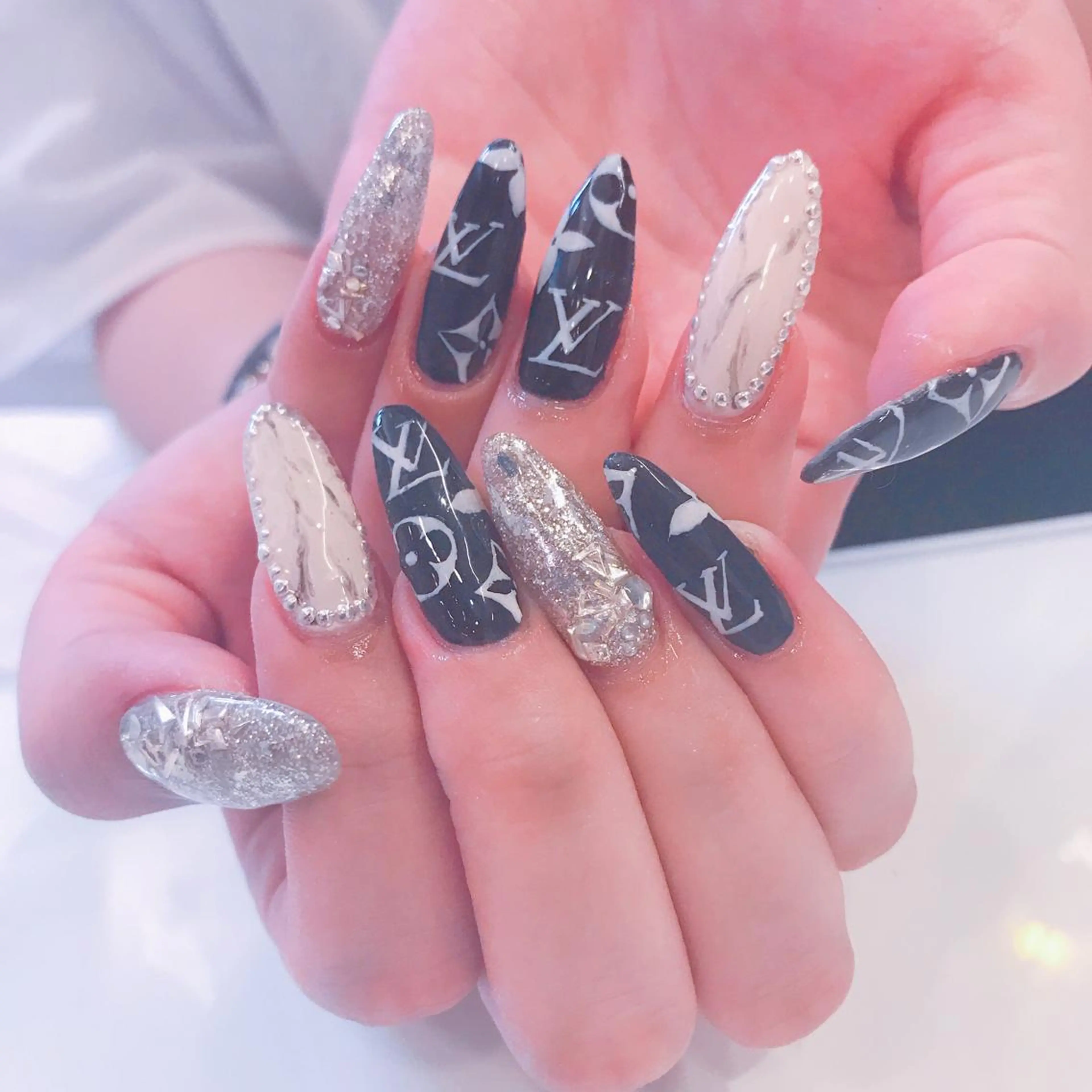 ネイル 韓国風✨髪質改善✨ 縮毛矯正✨松浦知奈美のヘアスタイル