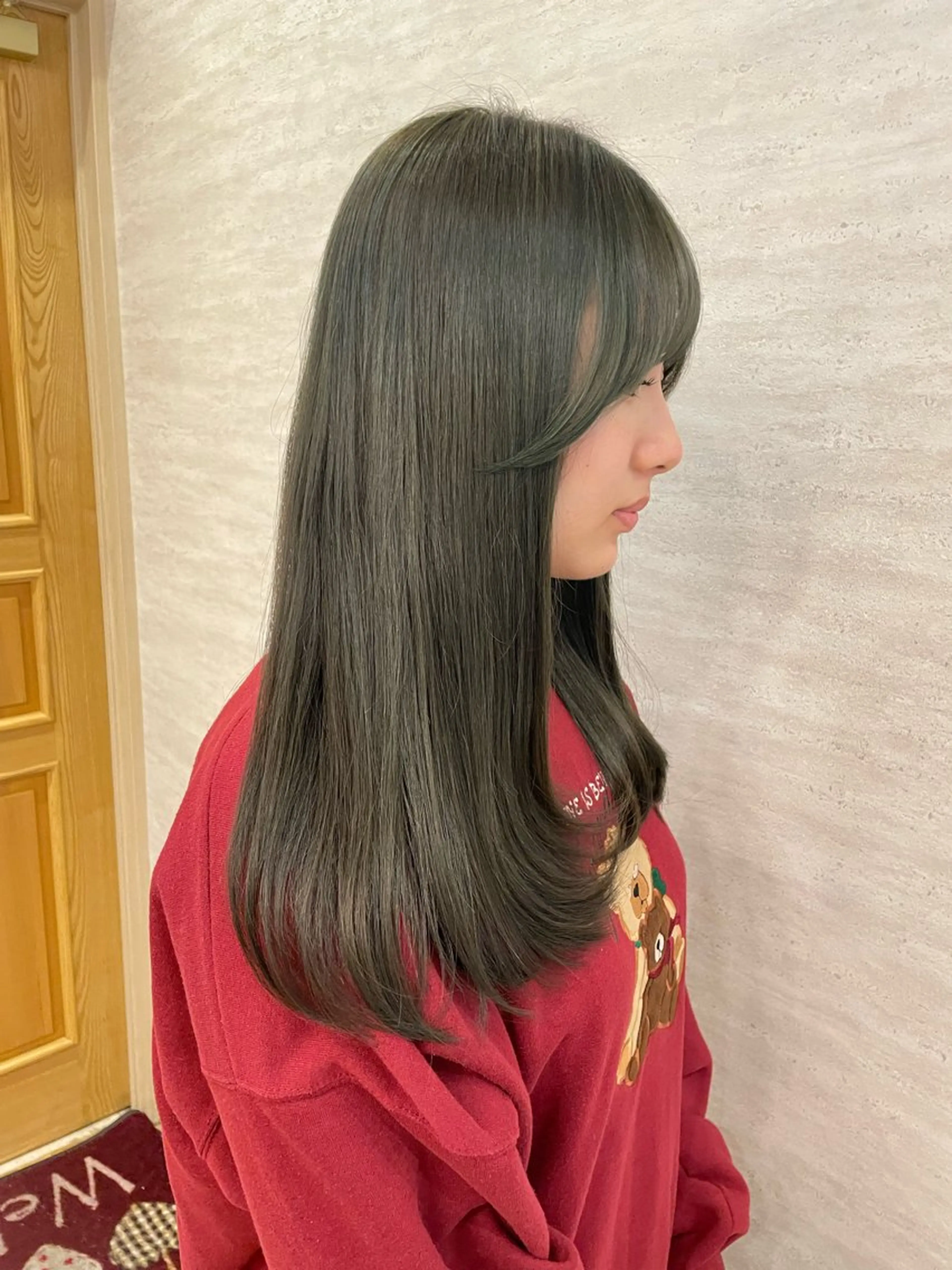 ロング カラー グレージュ オリーブグレージュ オリーブグレー カット ヘアカラー newi大分/ ヒメノシオリのヘアスタイル