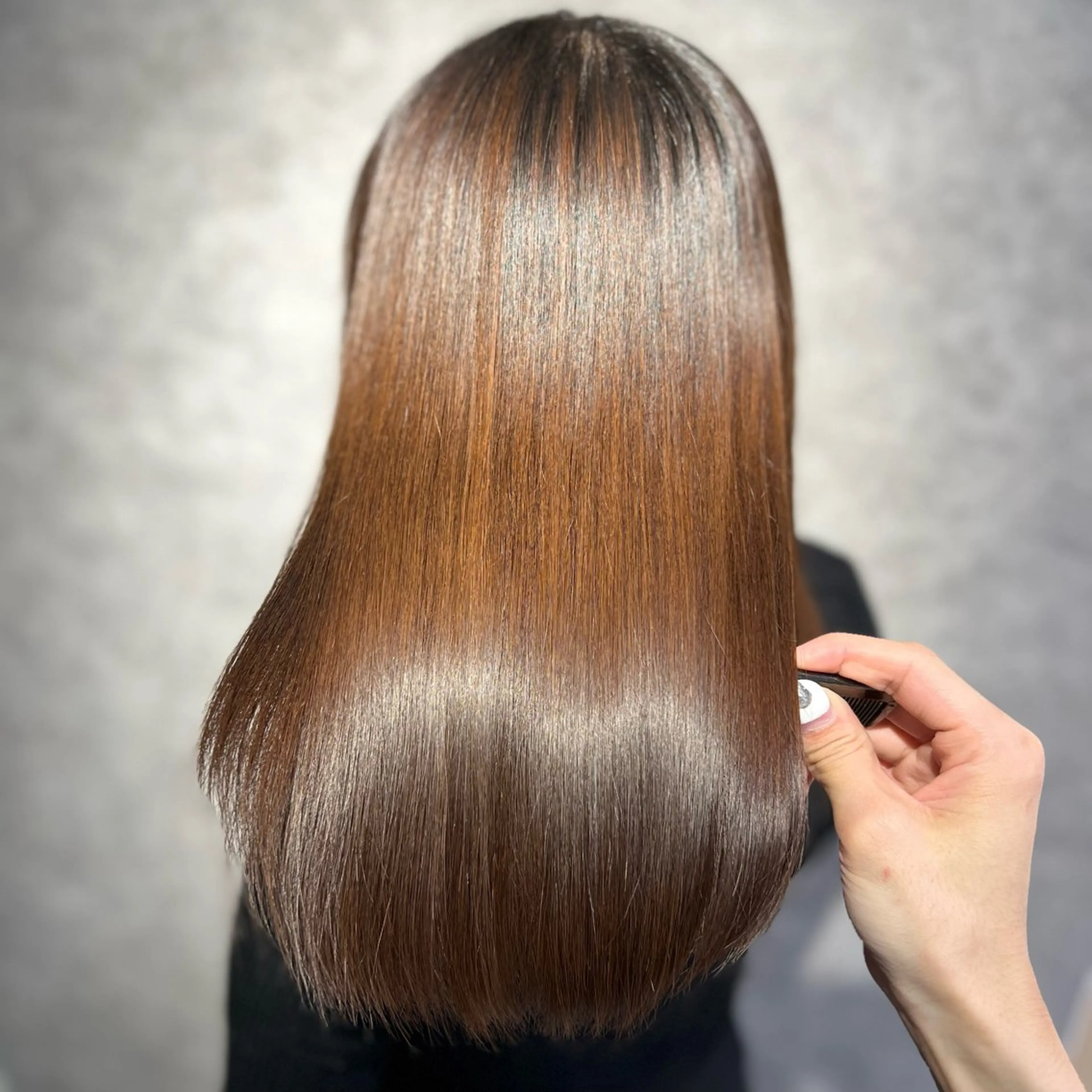 セミロング 縮毛矯正 レイヤー×透明感 🇰🇷鈴木啓太のヘアスタイル