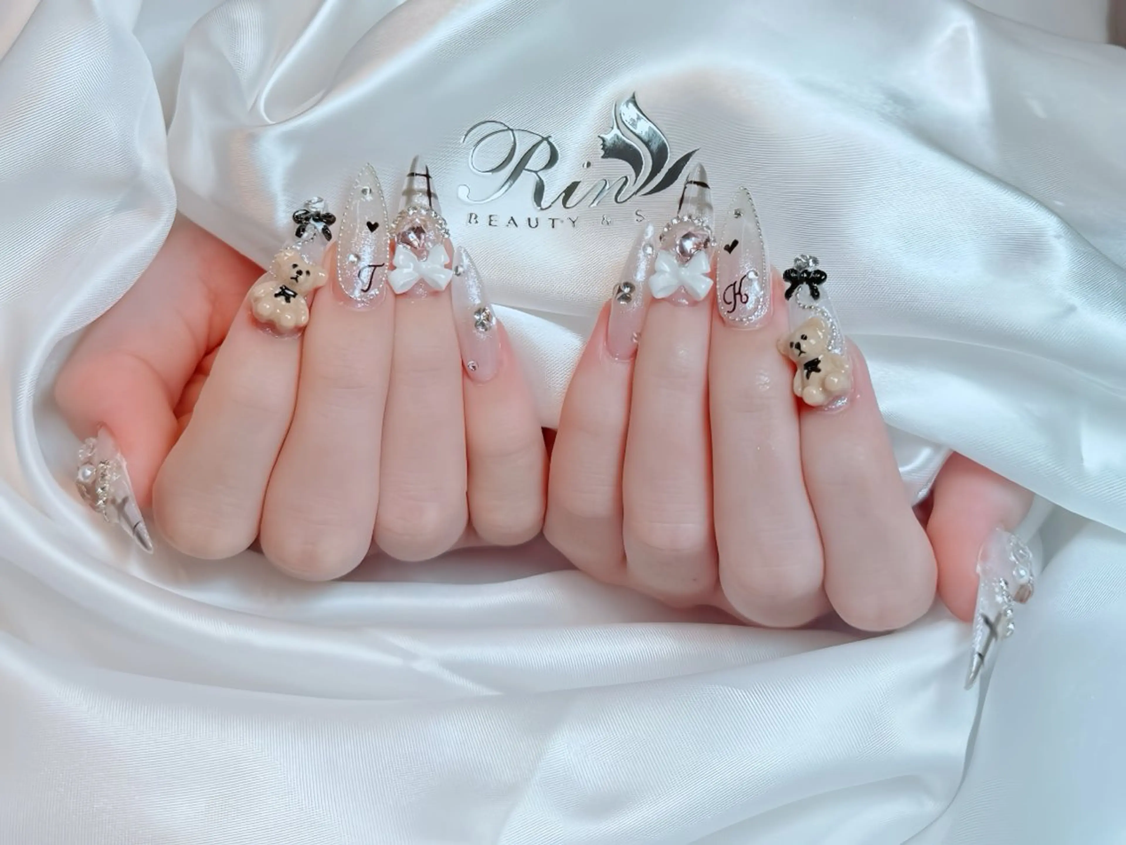 ネイル チークネイル フレンチネイル ガラスフレンチ グラデーション キラキラネイル ハンドネイル Rin Nail所属・Rin Nailのネイルデザイン