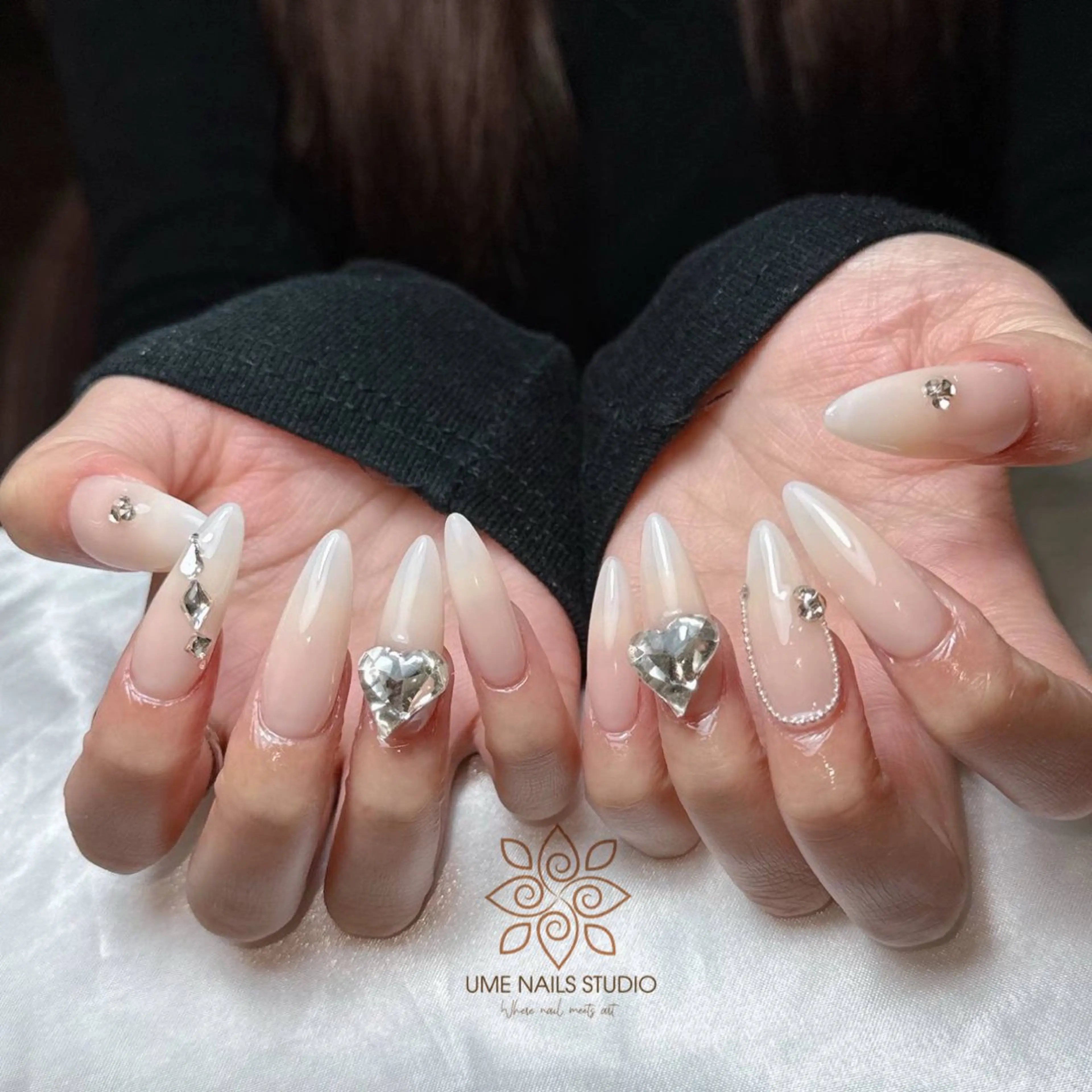 ネイル チークネイル クリアネイル ガーリー キラキラネイル 韓国ネイル ハンドネイル Ume Nail Studioのネイルデザイン