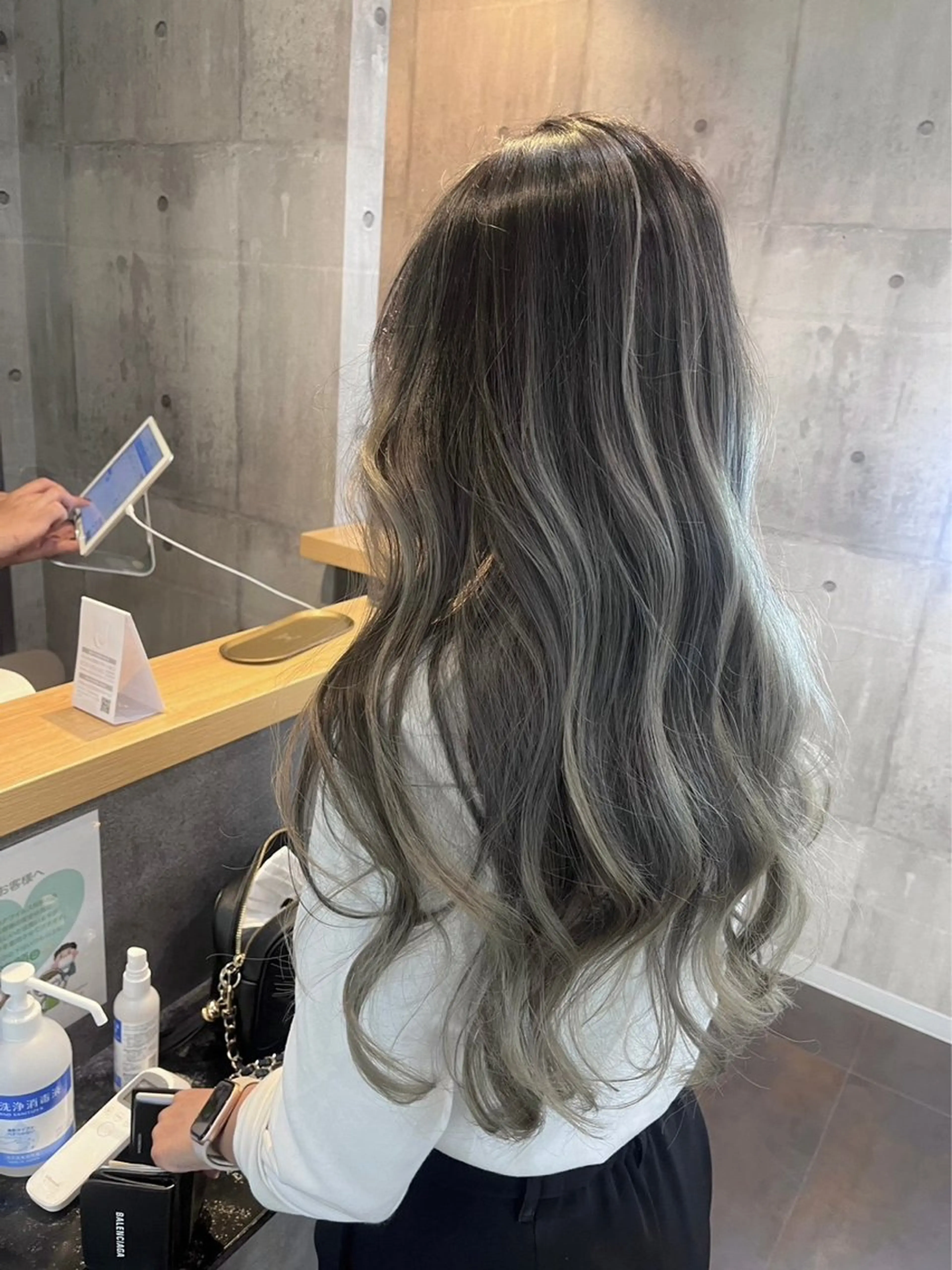 ロング カラー 透明感ハイトーン カラー🦋🌧希咲のヘアスタイル