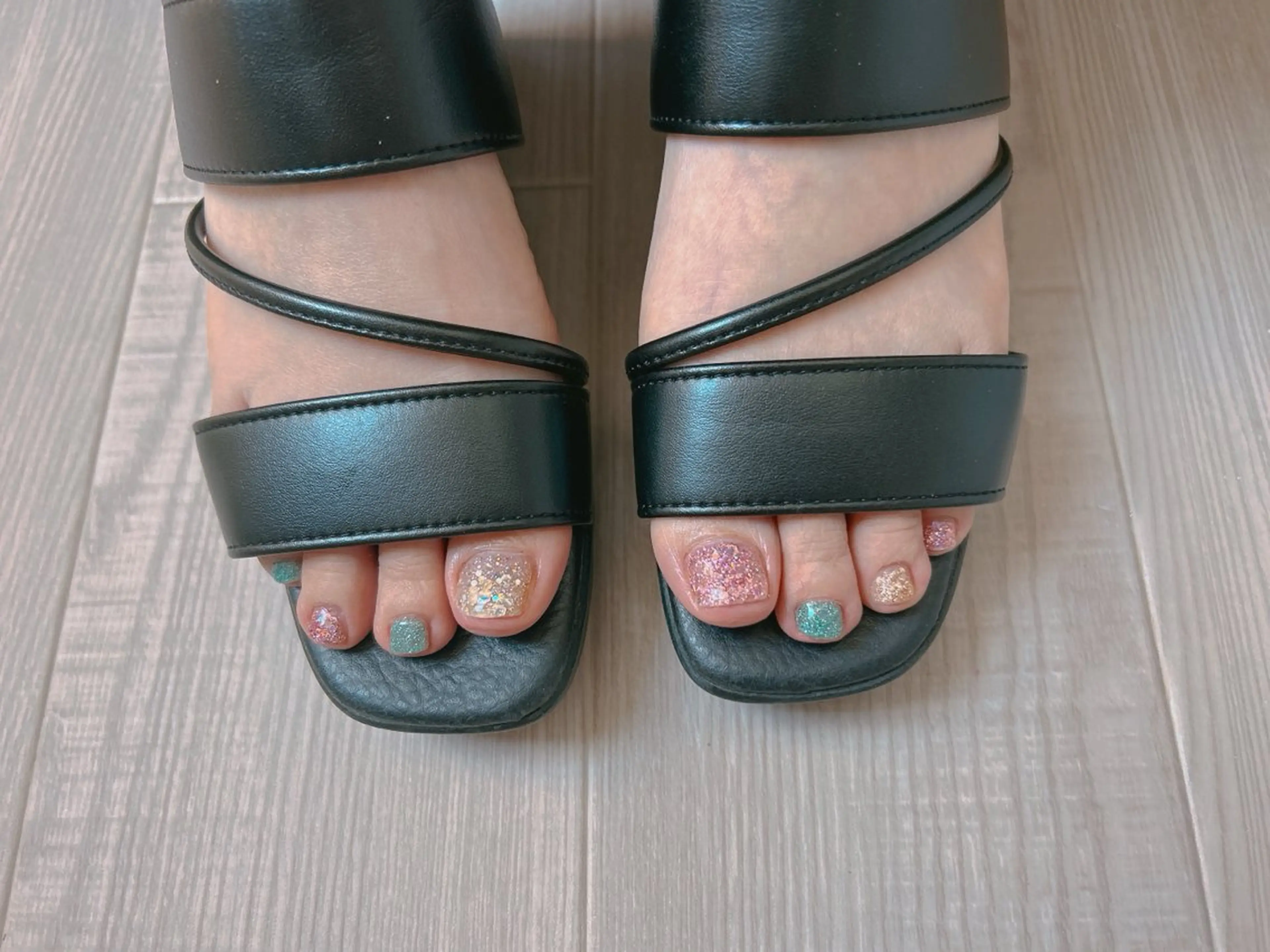 ネイル ラメ(グリッター) フットネイル MYu Beauty Salon YURIのネイルデザイン