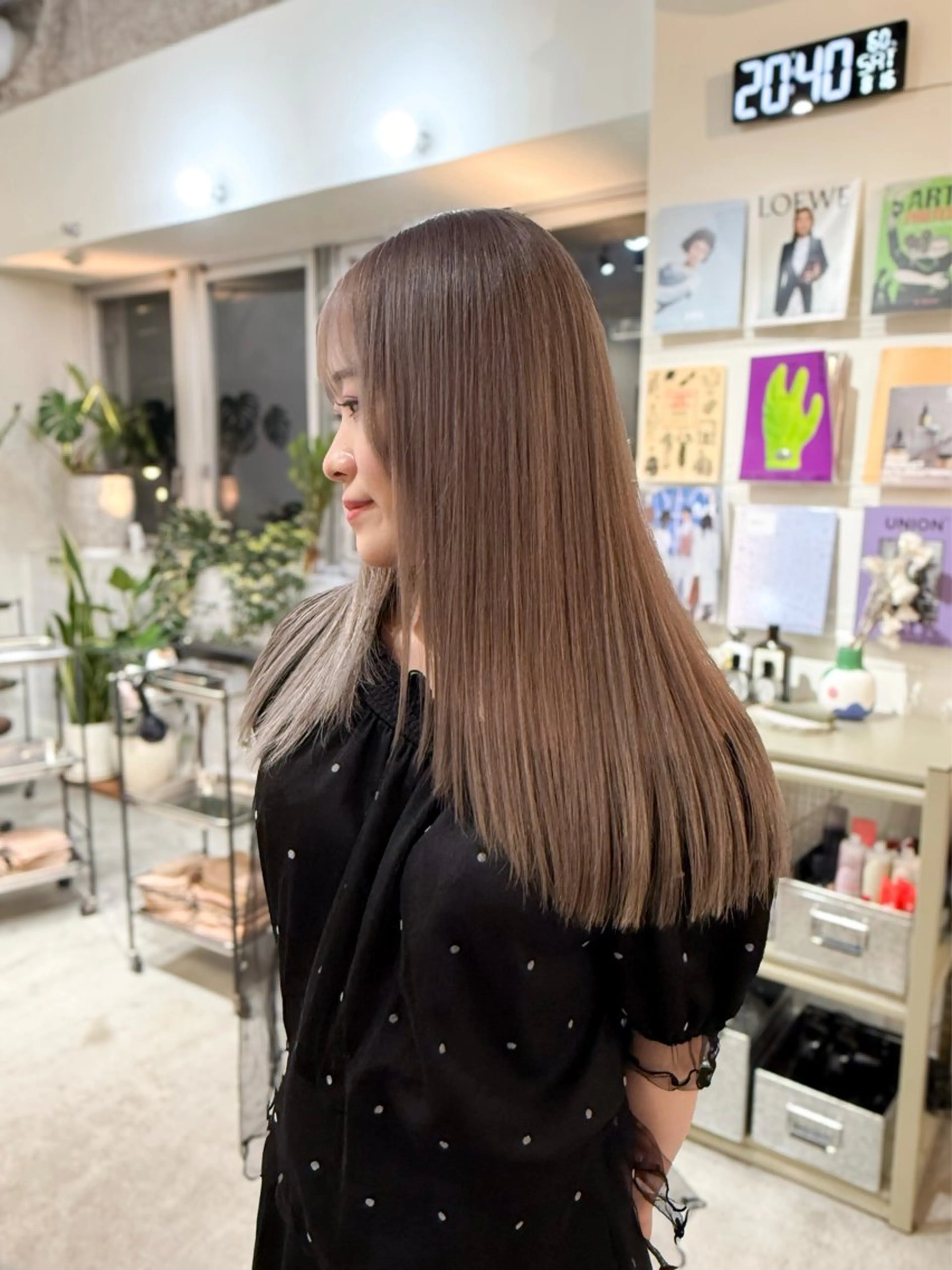 ロング ヘアカラー maruquee de mashu所属・モモコ/ブリーチ/ ミルクティカラーのヘアスタイル