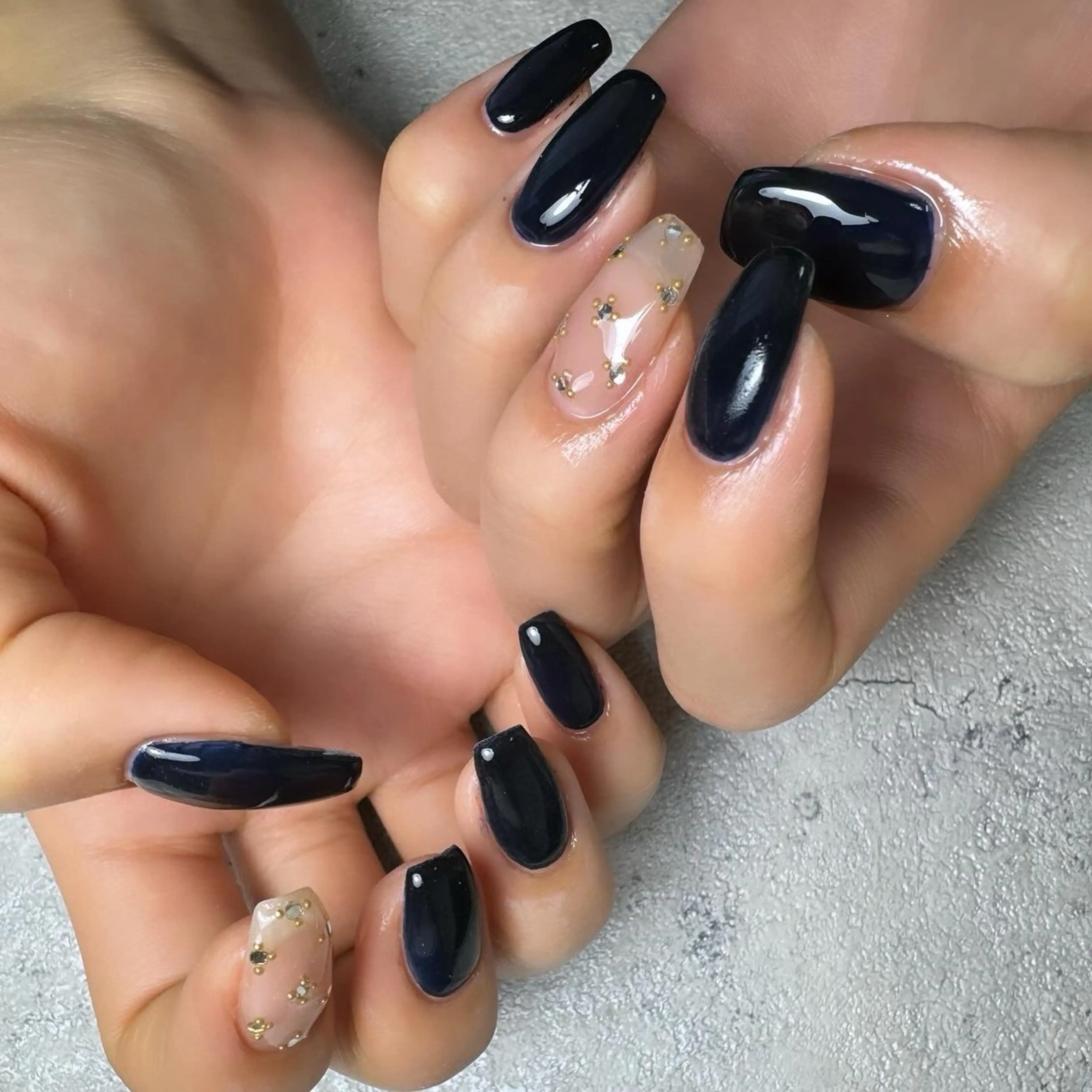 ネイル ジェルネイル 持ち込み ネイビー オフィスネイル ワンカラーネイル ハンドネイル flowers nailのネイルデザイン