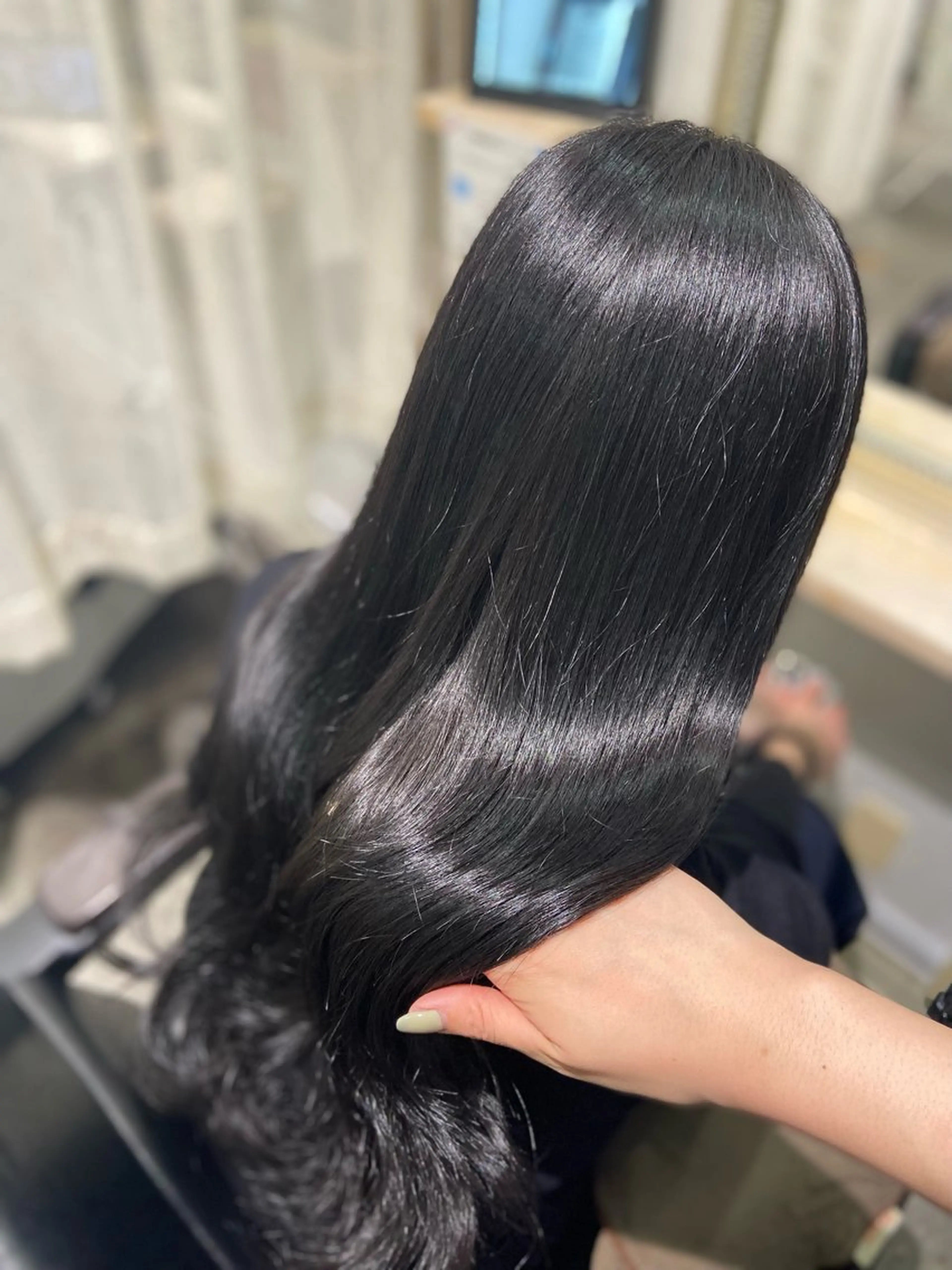 ロング カラー 黒髪 ブルーカラー ブルーブラック 透明感カラー 韓国風ヘア カット ヘアカラー トリートメント est-r.Fukuoka 福岡博多店所属・est-r. Arisaのヘアスタイル