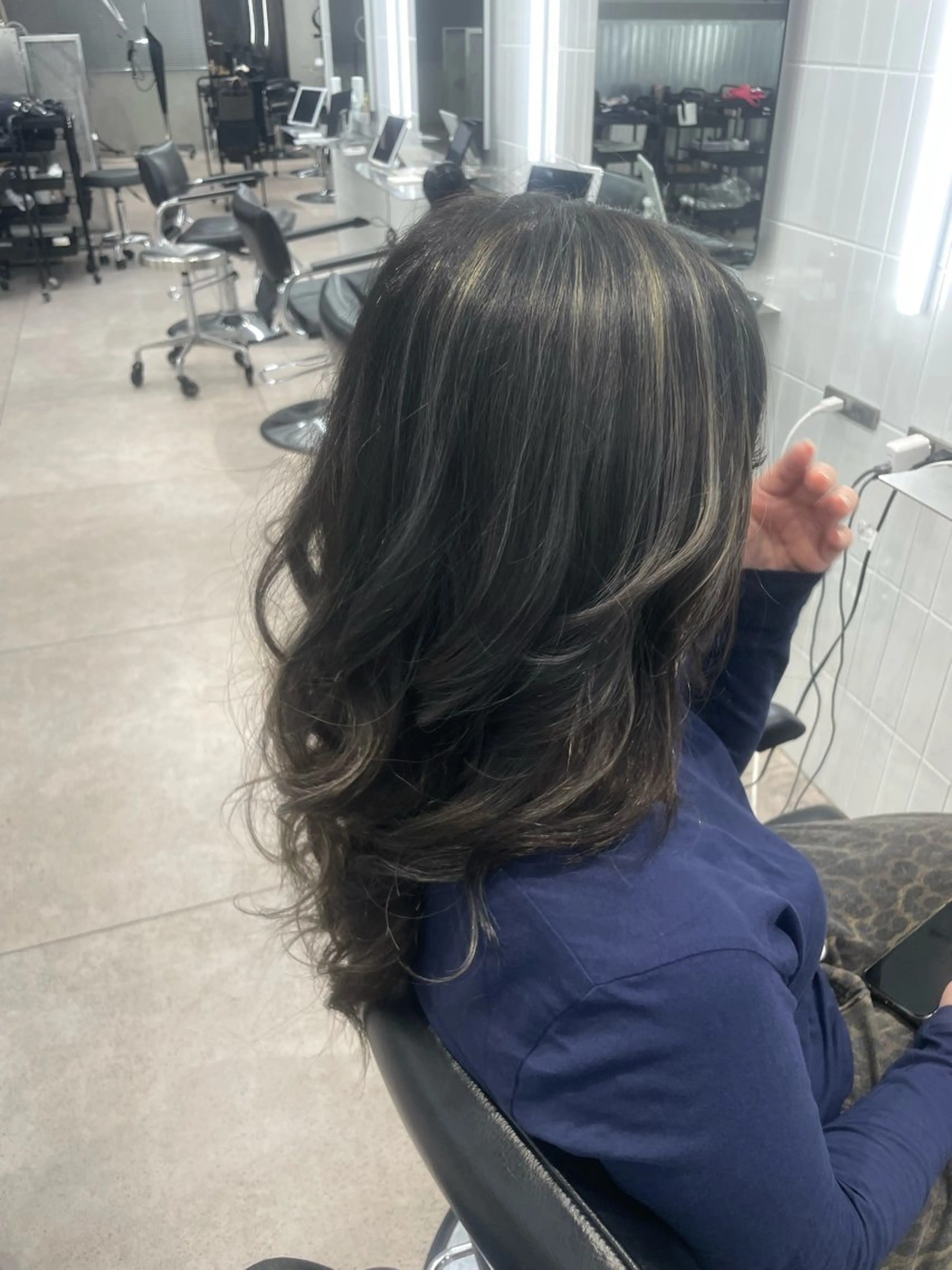 ロング カラー バレイヤージュ ベージュカラー グレージュ ハイライトカラー ミルクティーベージュ ヘアカラー ⚡️ブリーチリタッチ グレー/ハイライトのヘアスタイル