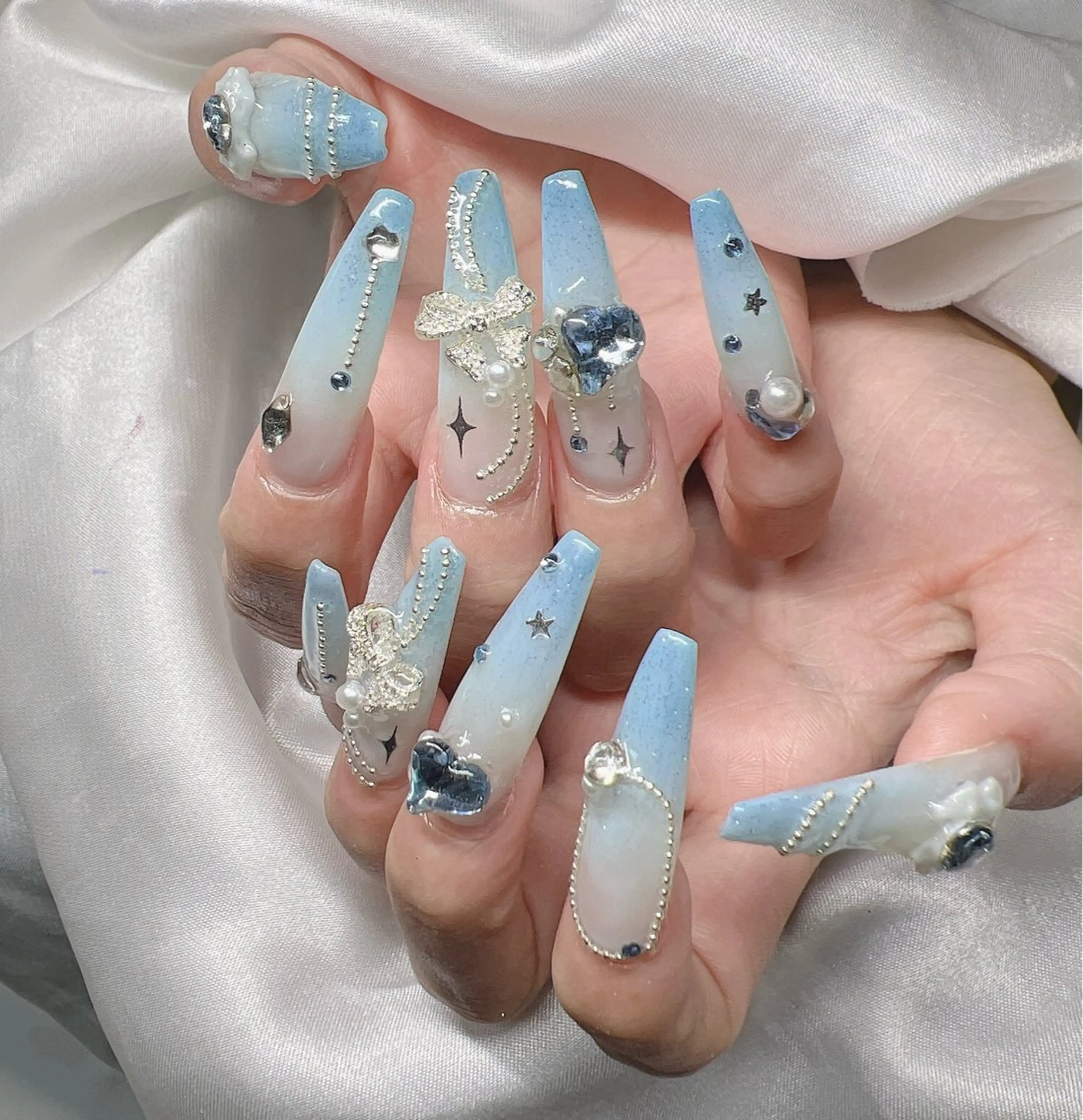 ネイル 長さ出し グラデーション 卒業式 キラキラネイル マグネットネイル ハンドネイル Lee Nailsのネイルデザイン