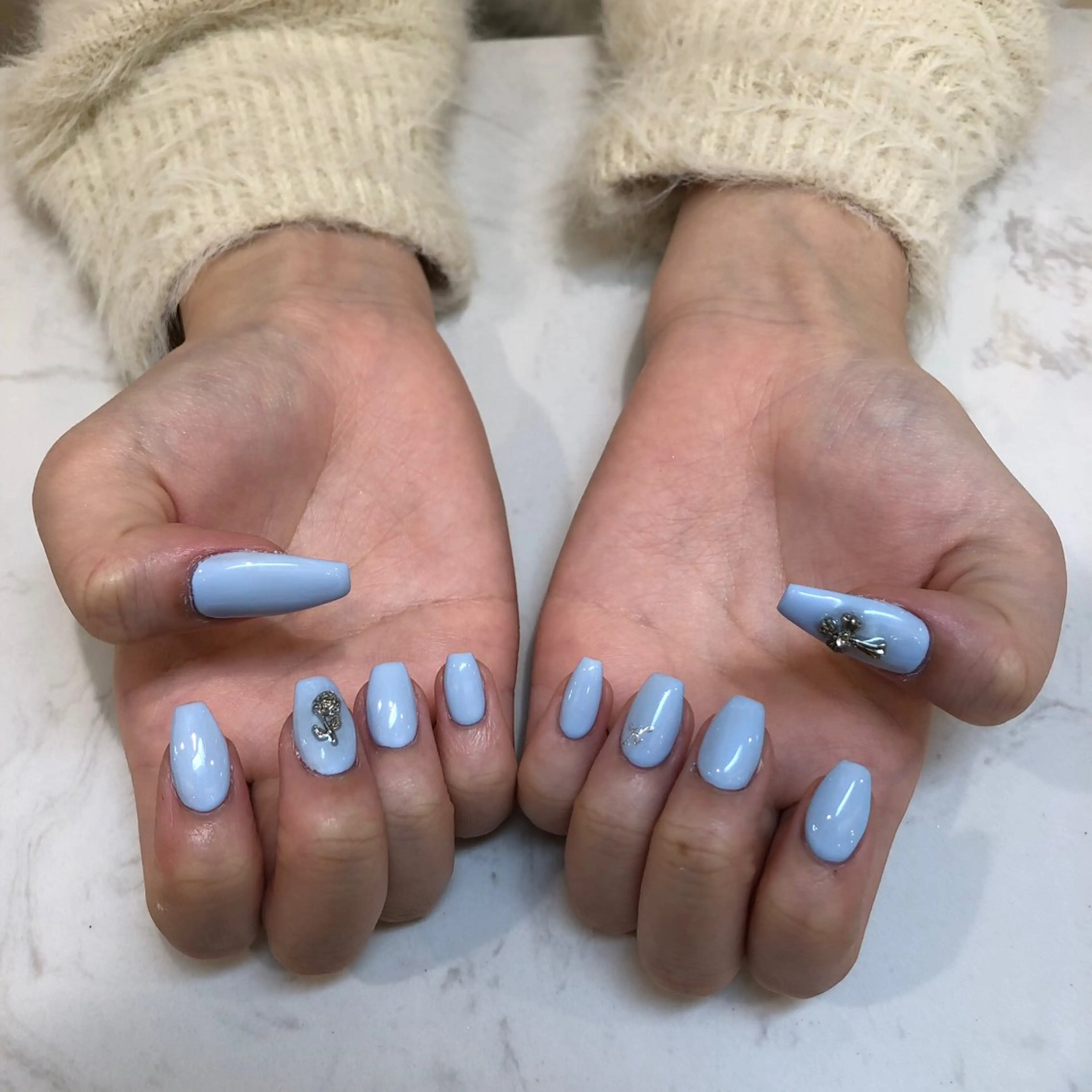 ネイル Raviy  新宿店所属・わたなべ あやかのネイルデザイン