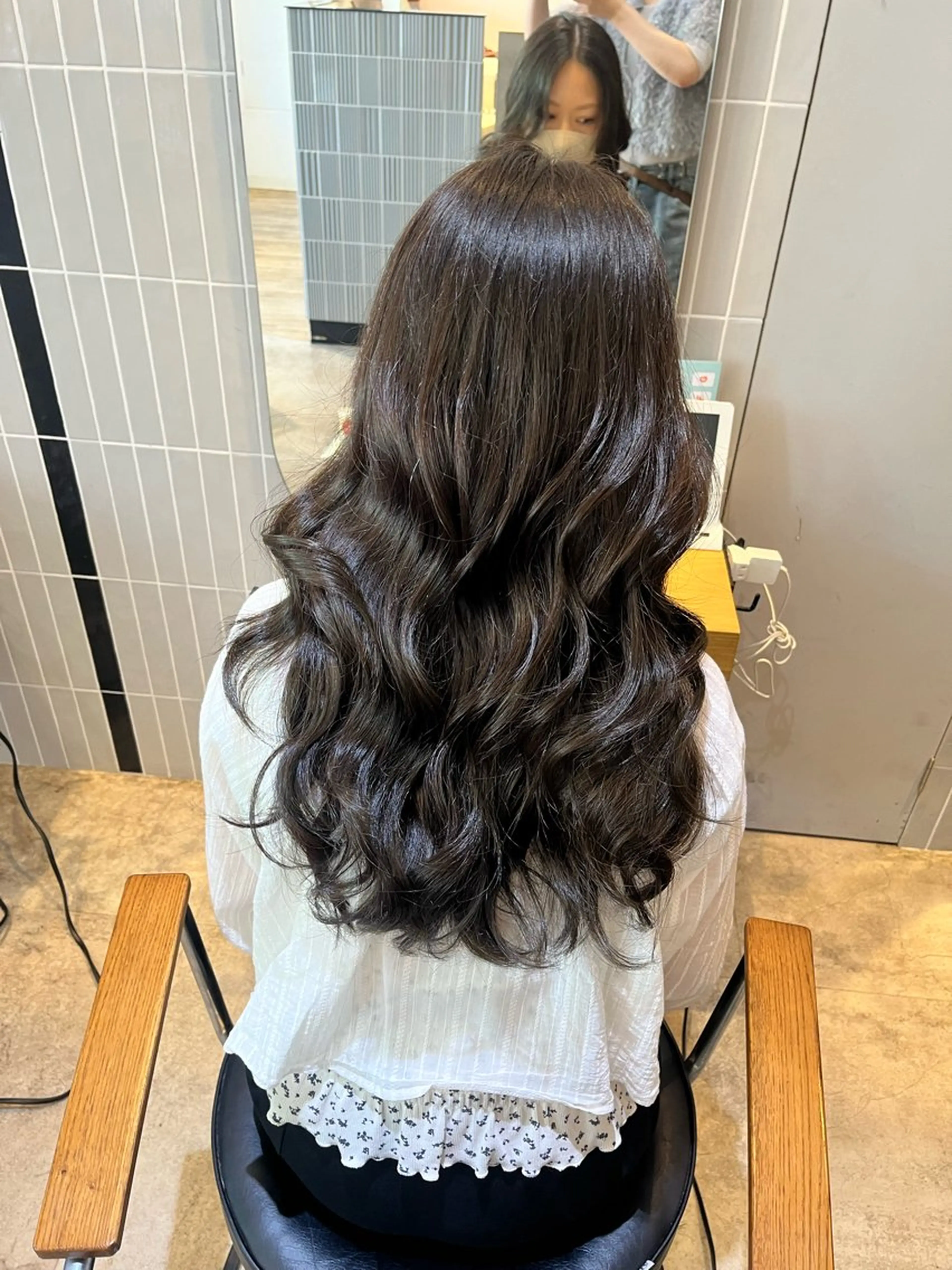 セミロング カラー カット ヘアカラー トリートメント ラフィスヘアードープ所属・レイヤーと透明感の アユカ 髪質改善のヘアスタイル