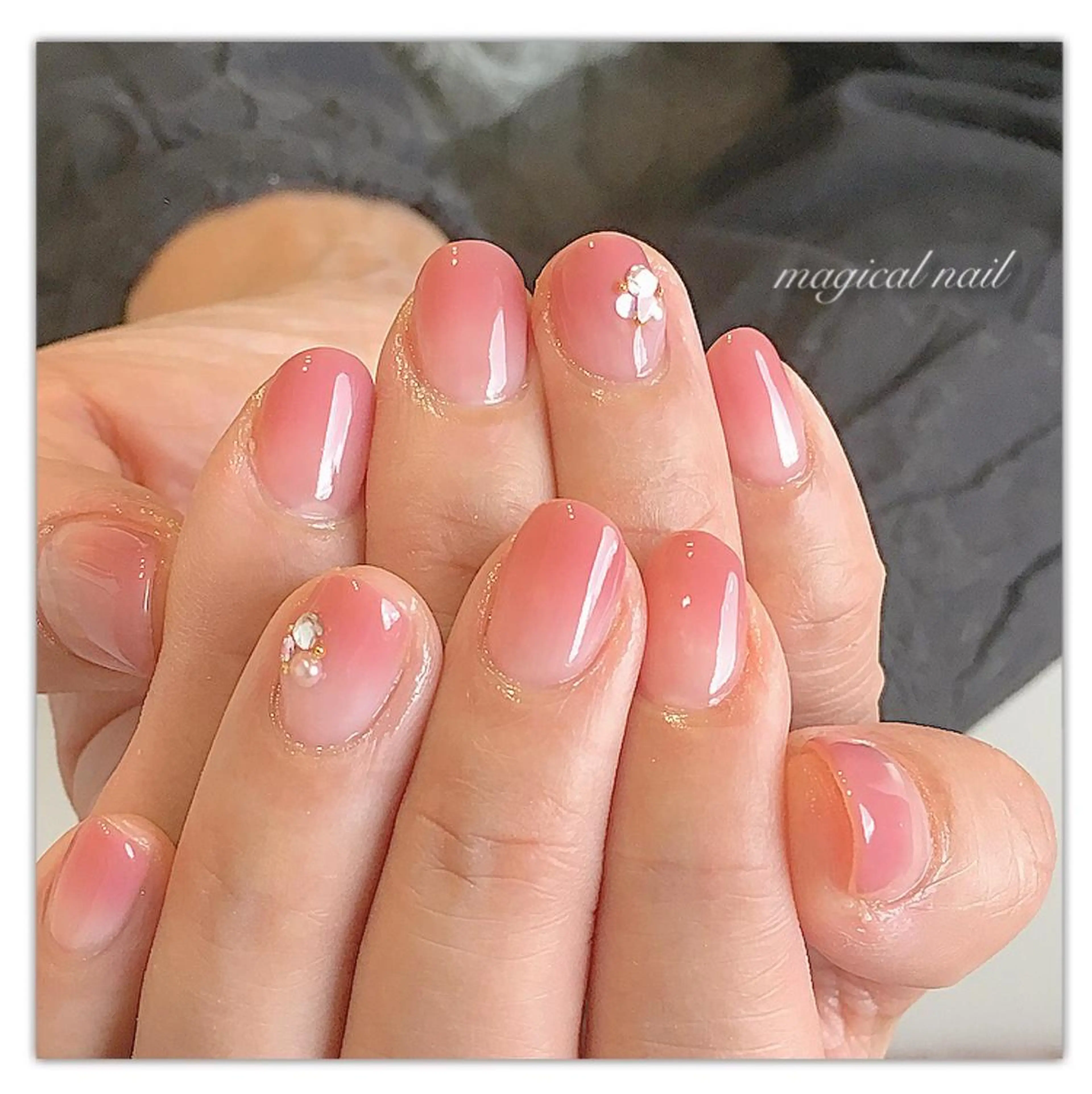 ネイル グラデーション ストーンネイル ハンドネイル magical nailのネイルデザイン