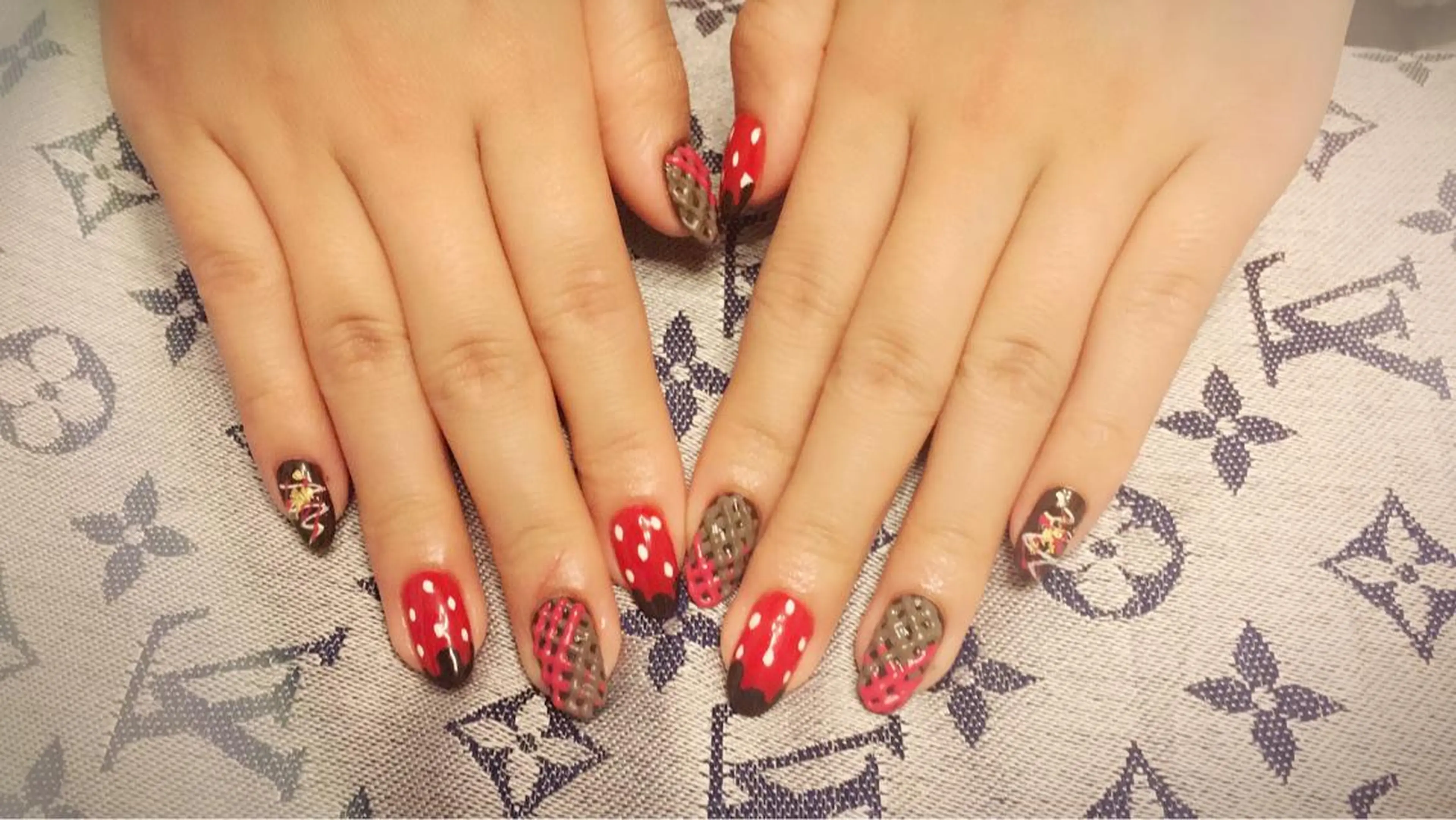 セミロング ネイル バレンタイン Petite Cannelle所属・Petite Cannelleのネイルデザイン