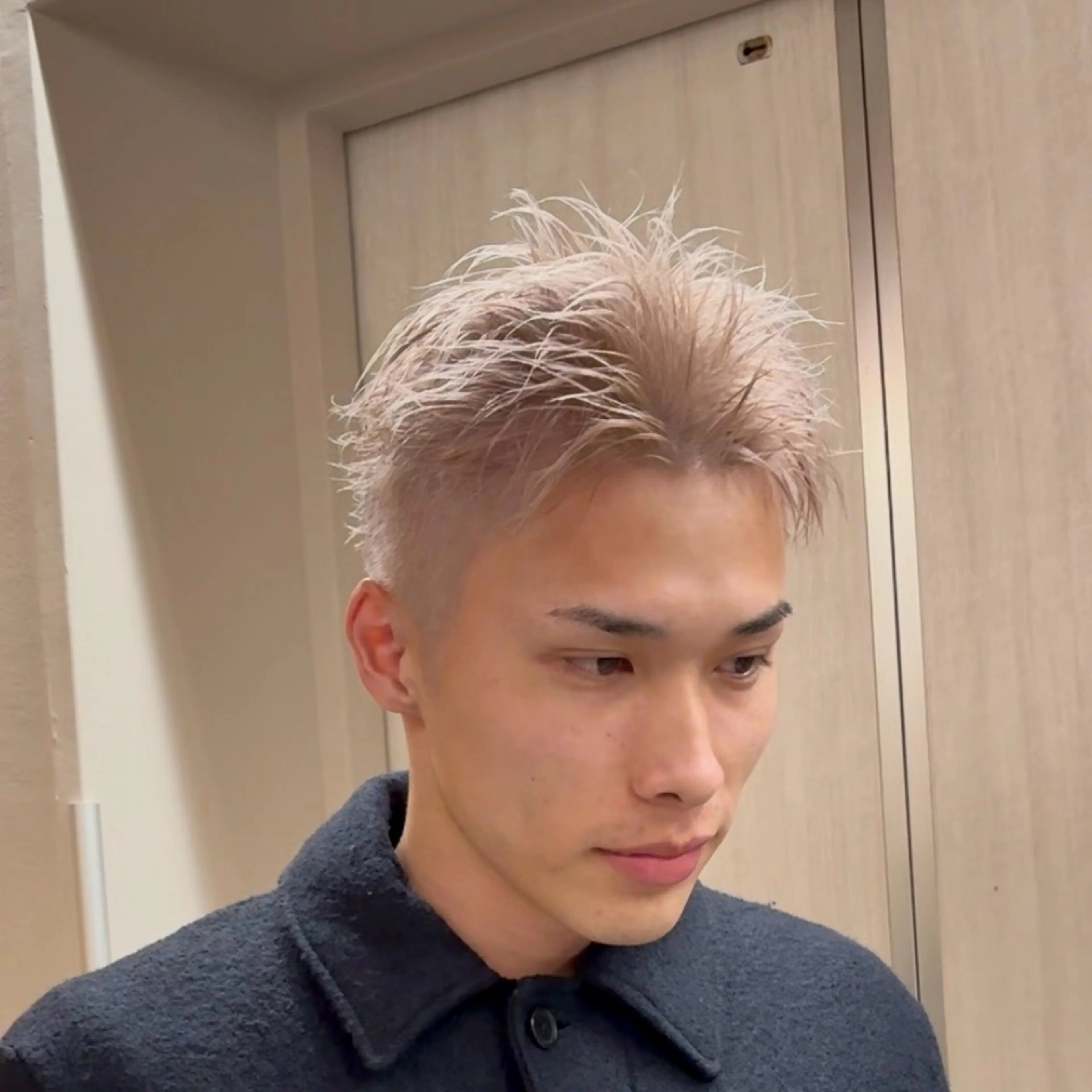 ミディアム カラー メンズ カット ヘアカラー トリートメント ヘアセット メンズバレイヤージュ 🔥メンズカット🔥のヘアスタイル