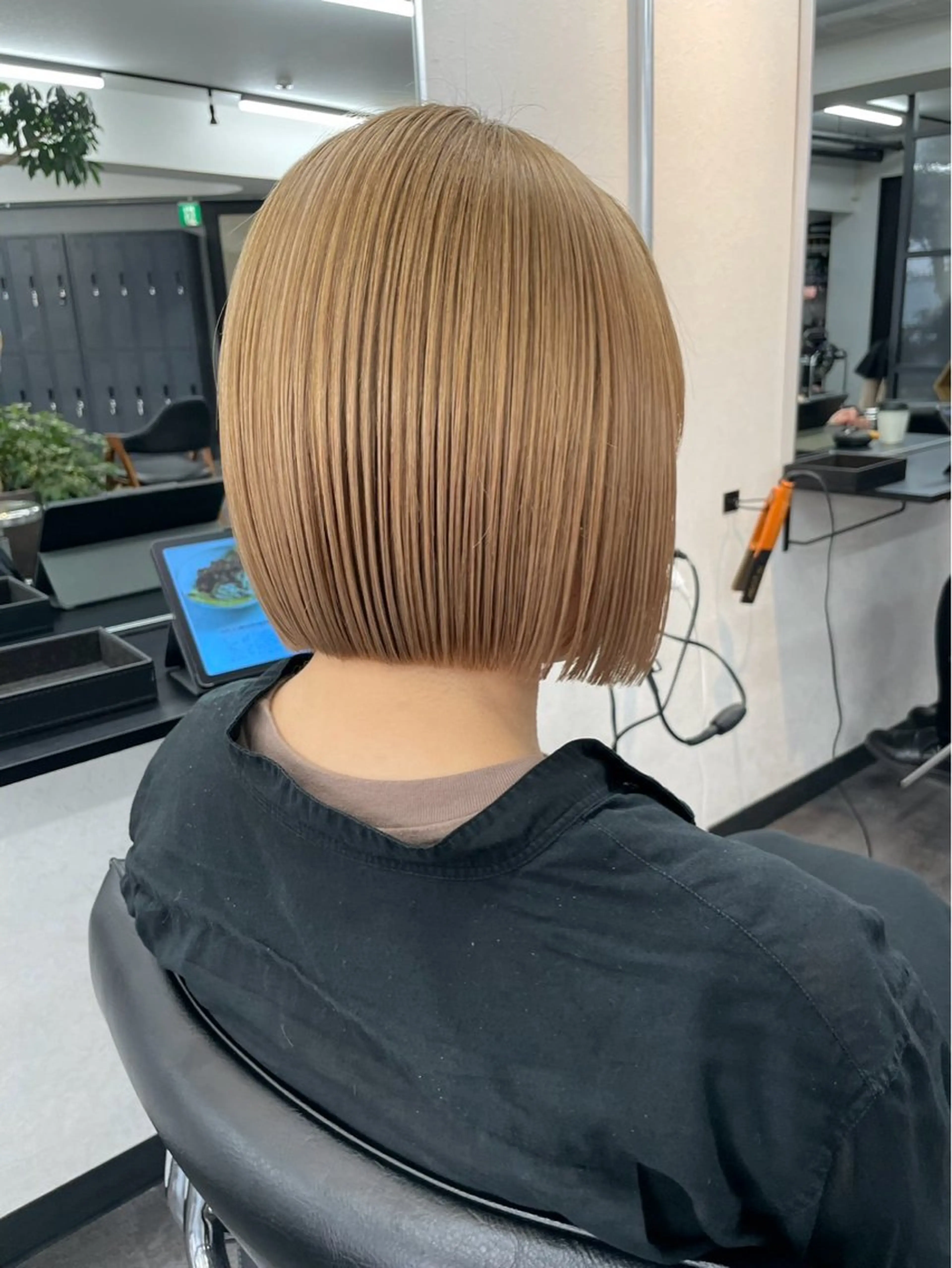 ショート カラー ベージュカラー ブリーチ ブラウンカラー ブラウンベージュ 透明感カラー ボブ/レイヤーカット /表参道 yunaのヘアスタイル