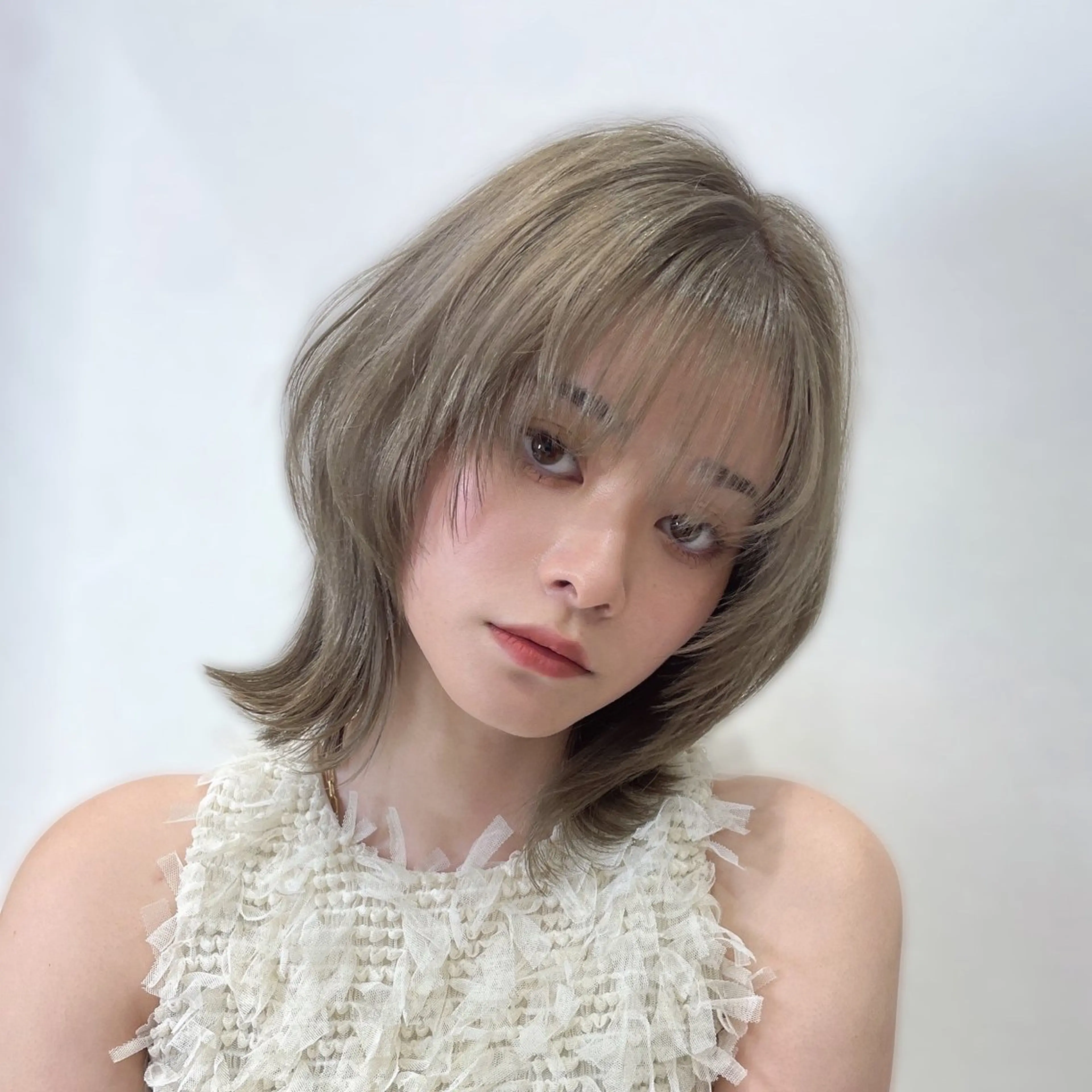 ミディアム カラー ヘアカラー トリートメント 💛ブリーチ&カット LEON🩶のヘアスタイル