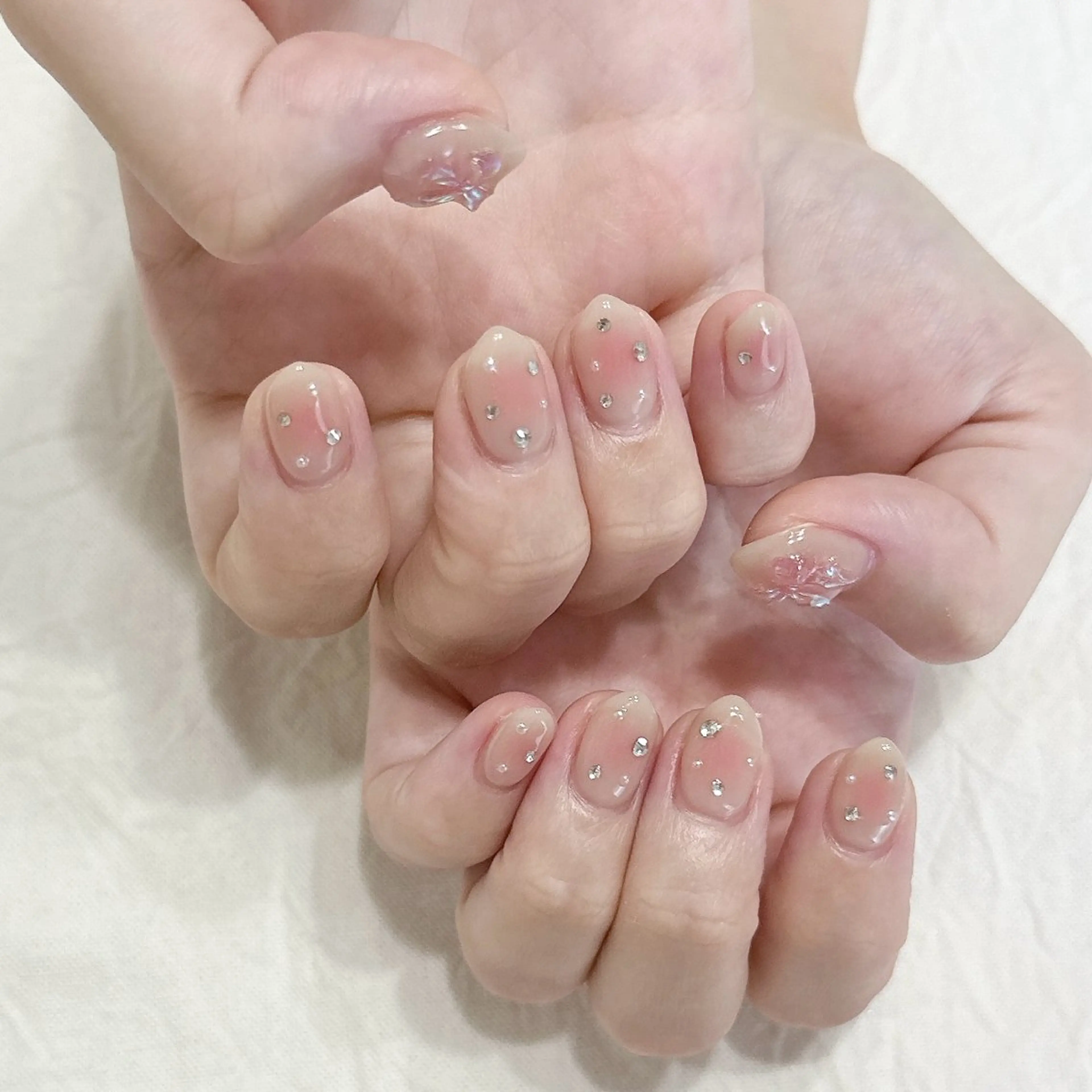 ネイル オーロラネイル チークネイル ピンク リボン ストーンネイル ハンドネイル peaberry nailのネイルデザイン