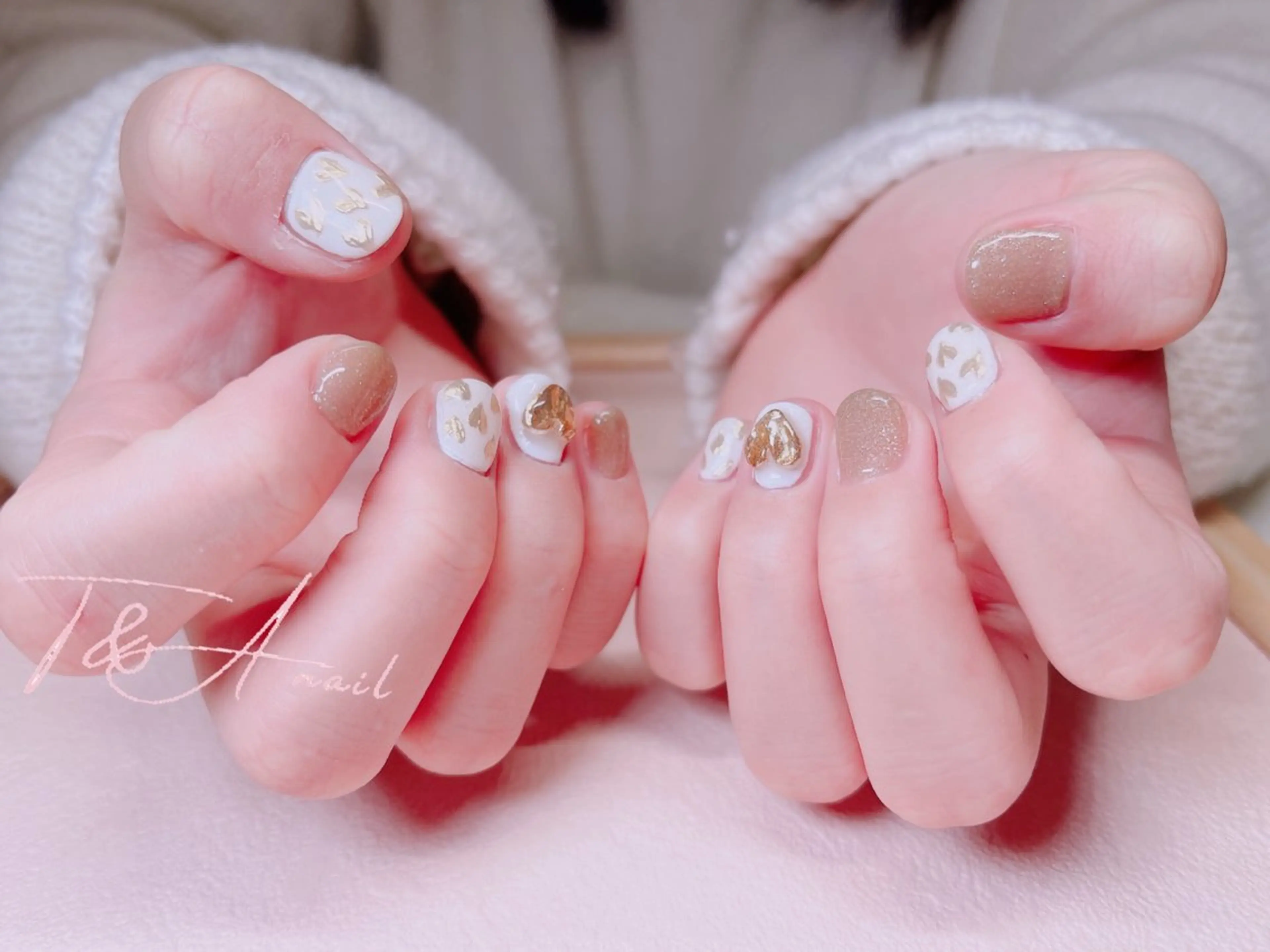 ネイル ジェルネイル ゴールド ハート キラキラネイル スカルプネイル ハンドネイル T&A nailのネイルデザイン