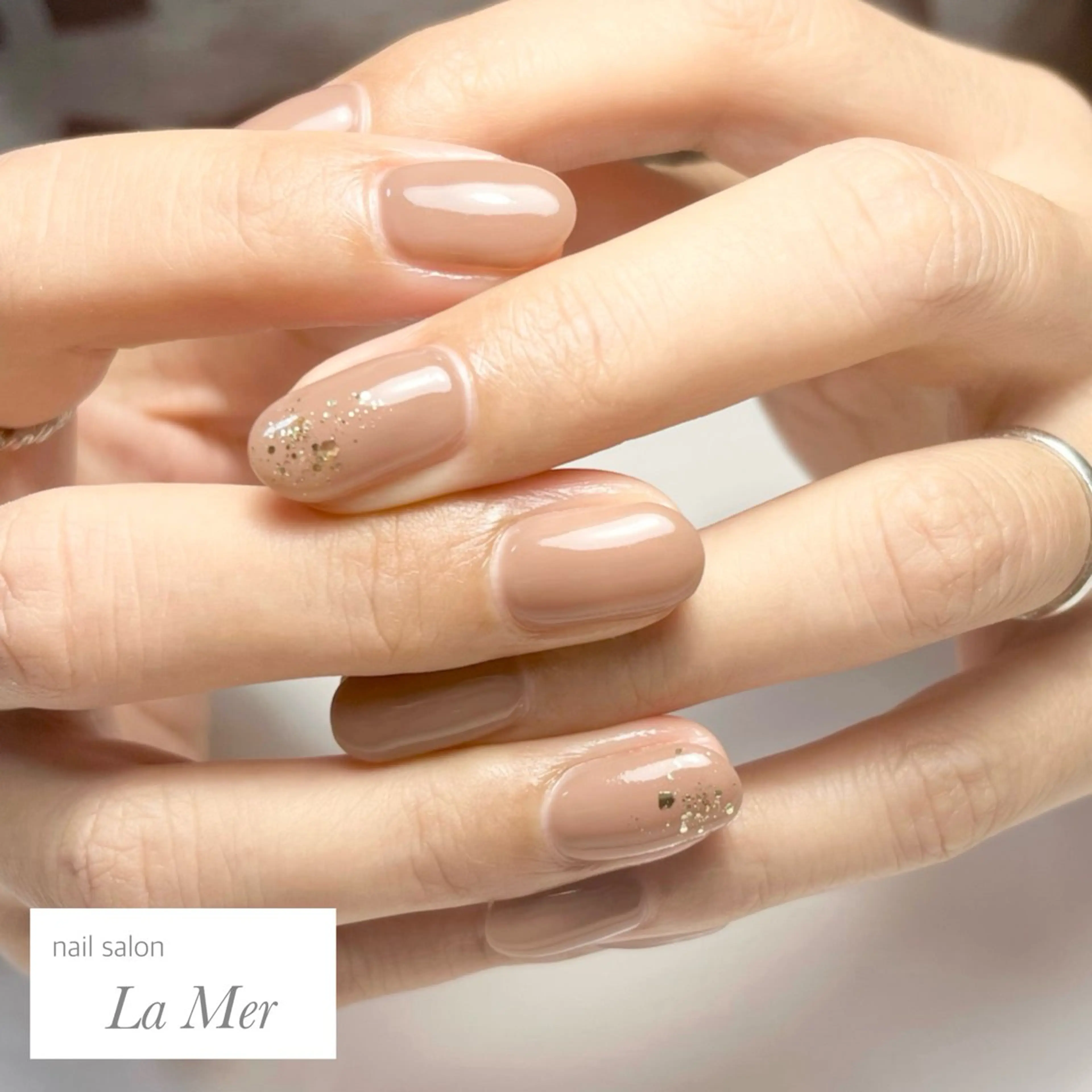 ネイル ブラウン ジェルネイル ラメ(グリッター) オフィスネイル ワンカラーネイル ハンドネイル nailsalon La Merのネイルデザイン
