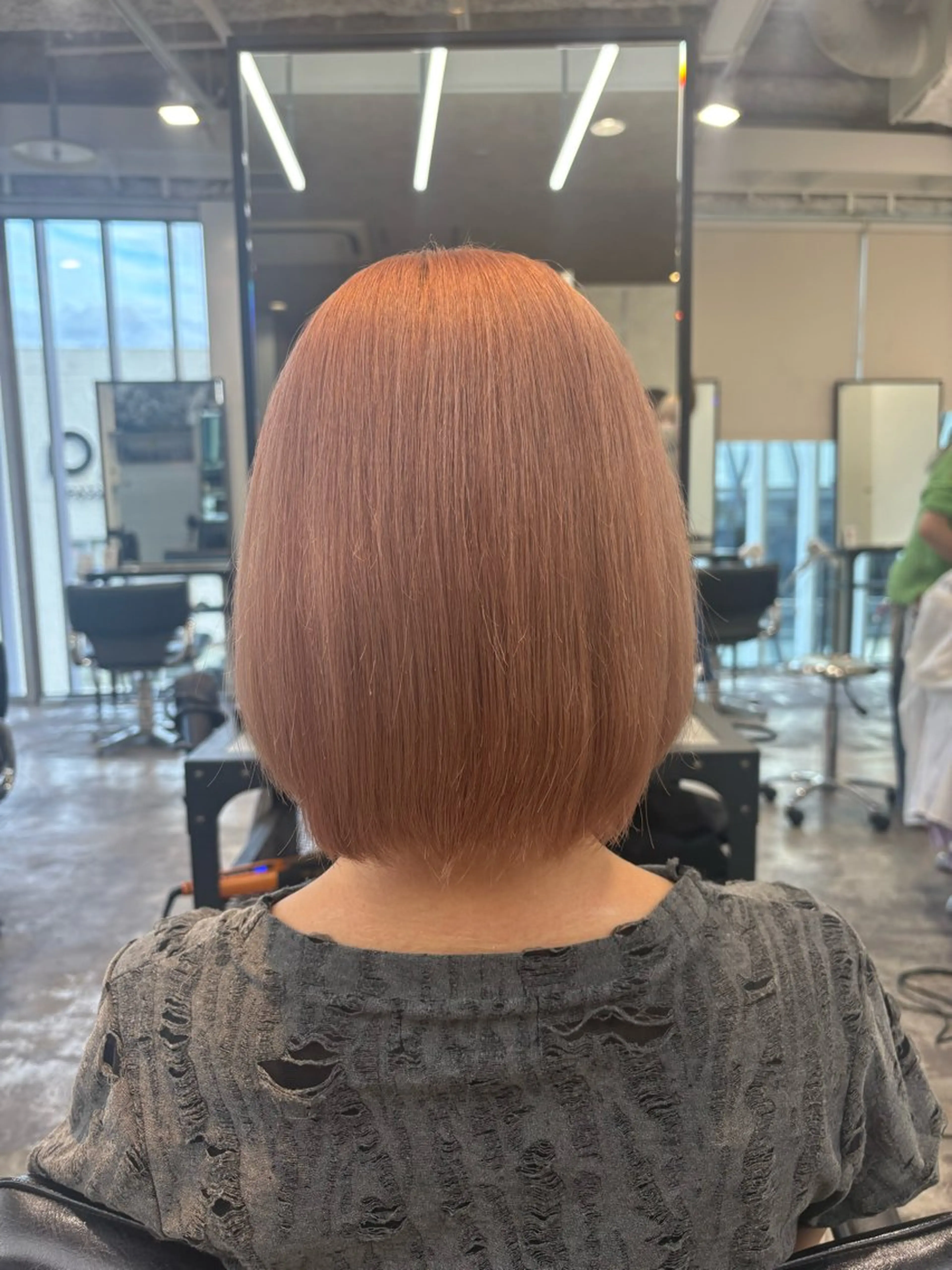 ミディアム カラー カット ヘアカラー トリートメント ハイトーン×デザイン 🪽🫧HIKARIのヘアスタイル